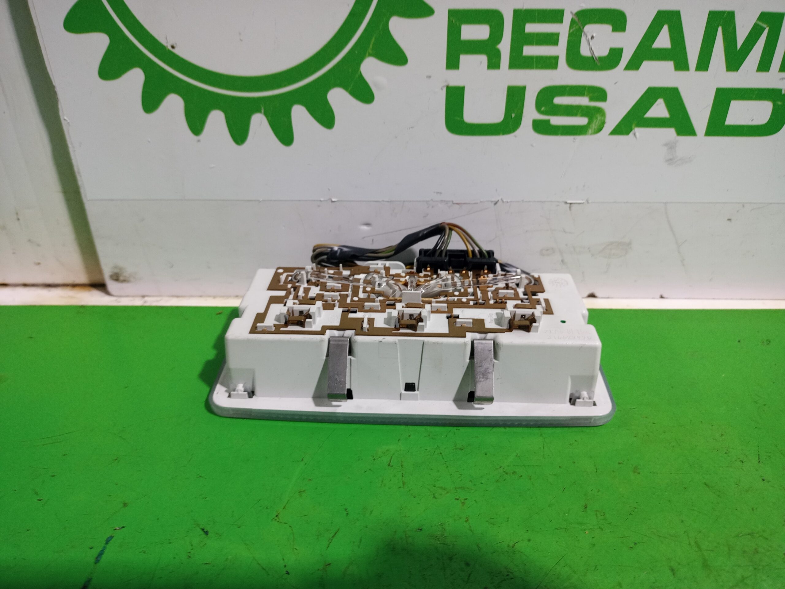 luz_interior_a2128205001_mercedes_benz_clase_e_w212_lim_2_1_cdi_cat