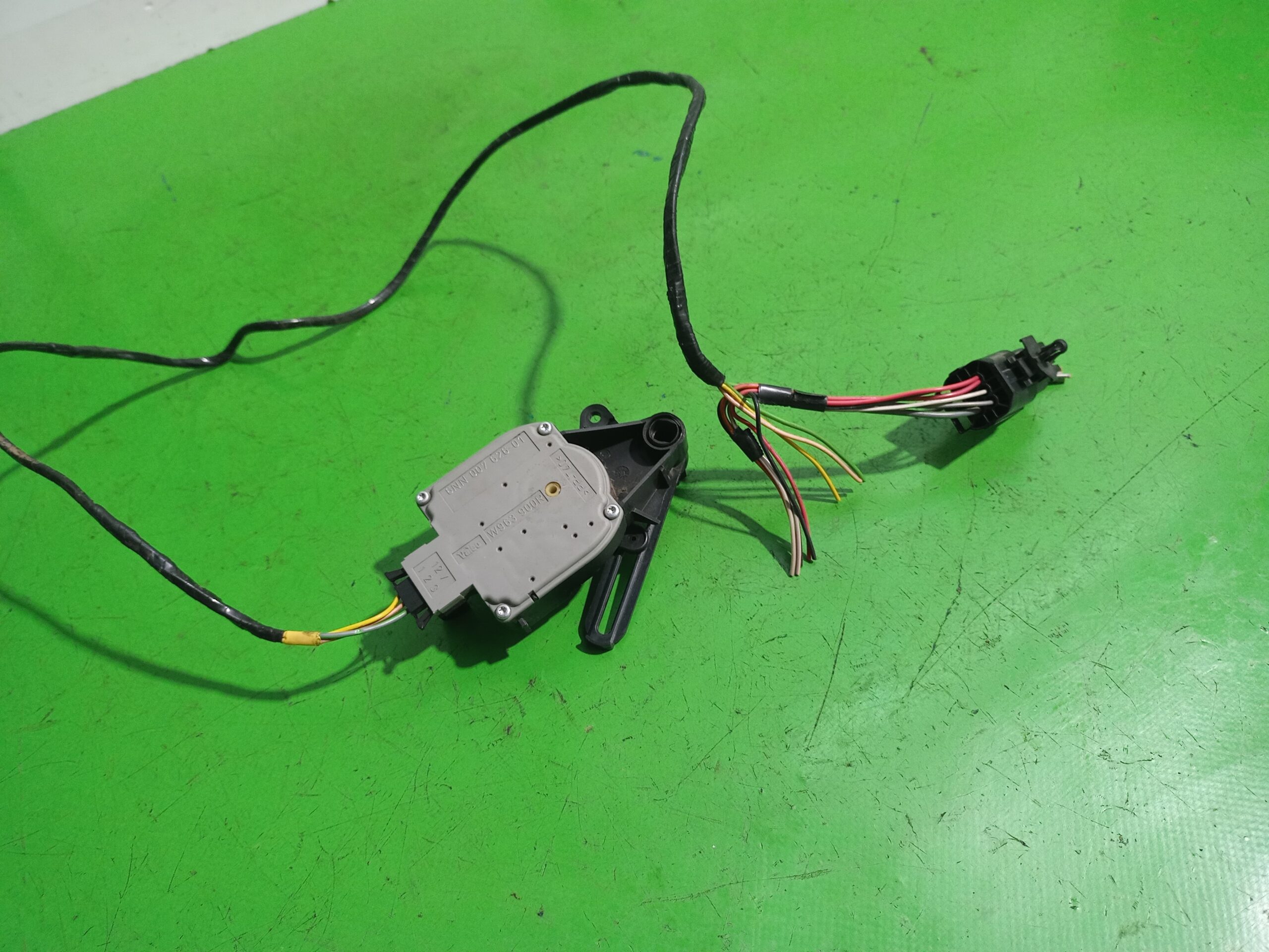 motor_apertura_trampilla_6nn007626_land_rover_freelander_ln_e_targa