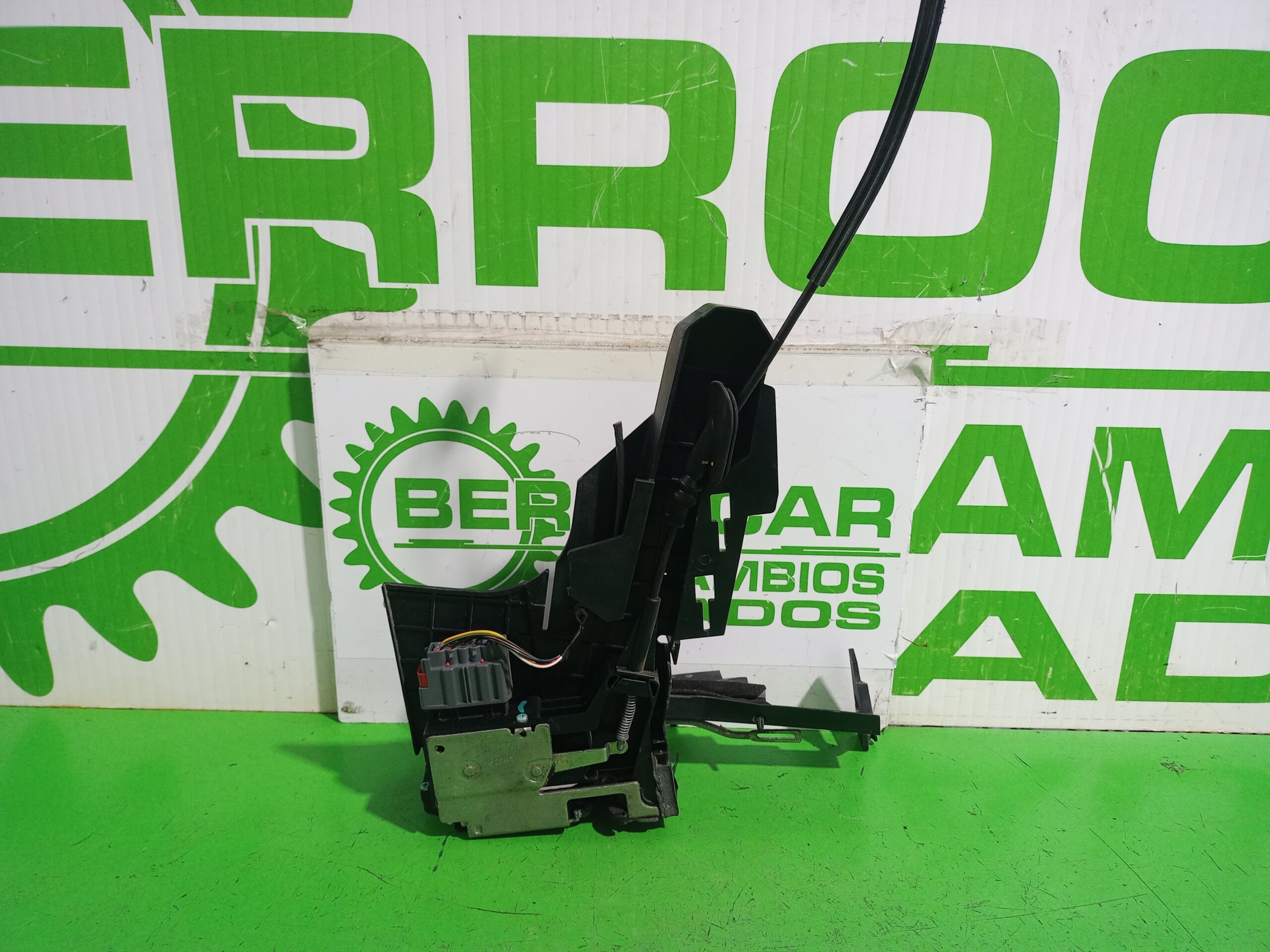 cerradura_puerta_delantera_derecha_2s61a219a64_a_ford_fiesta_cbk_ambiente