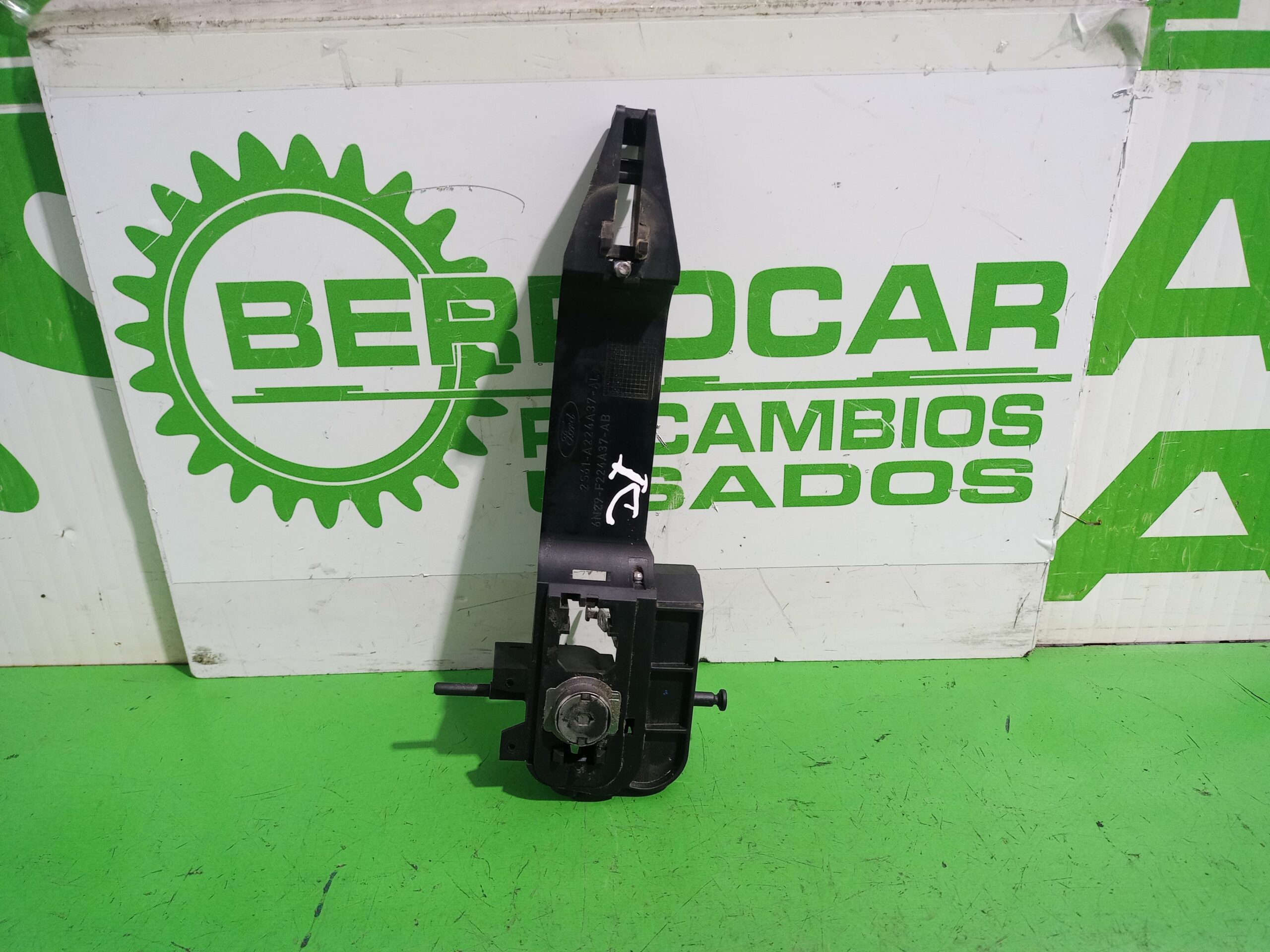 maneta_exterior_delantera_izquierda_2s61a224a37_ford_fiesta_cbk_ambiente