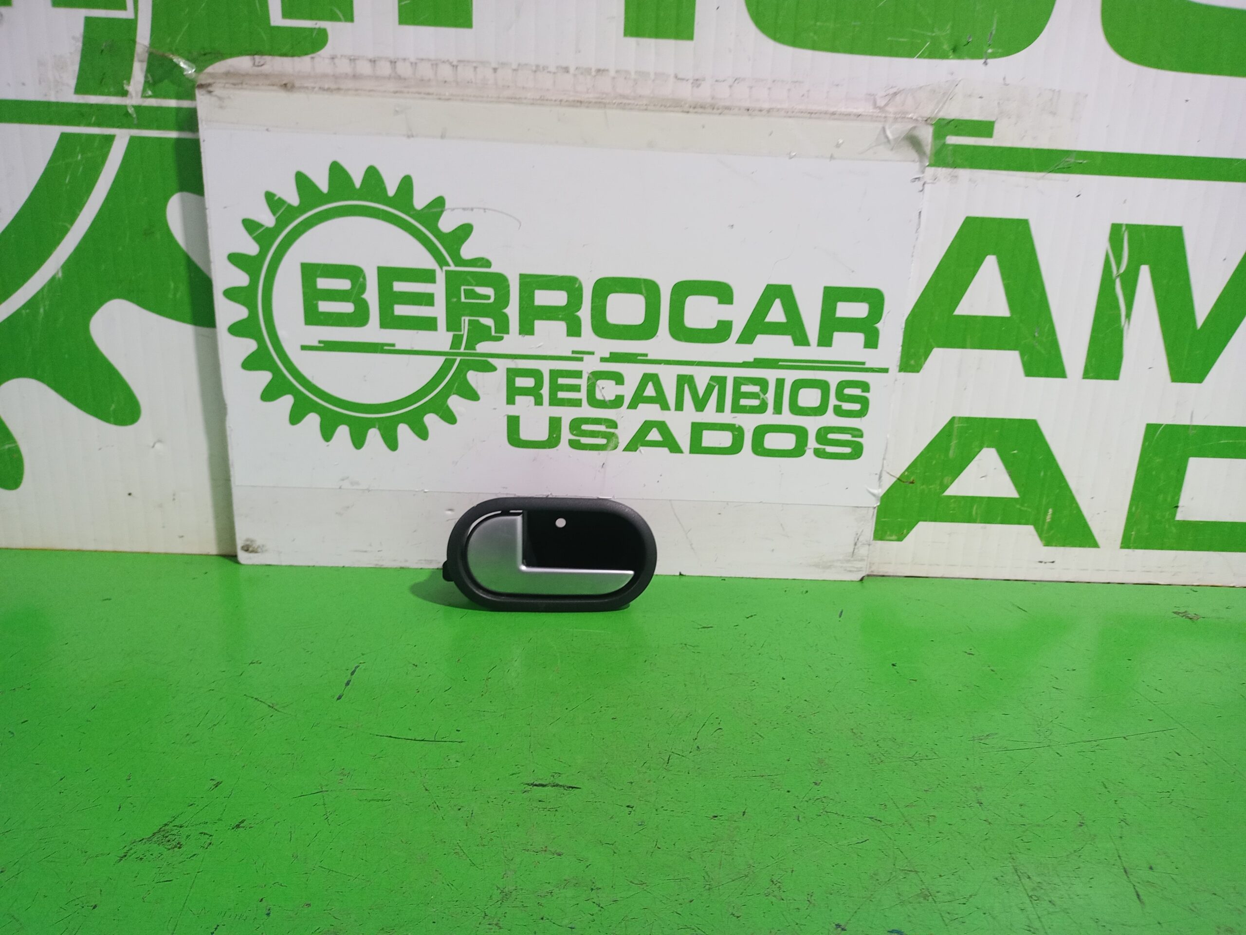 maneta_interior_delantera_izquierda_1329938_ford_fiesta_cbk_ambiente