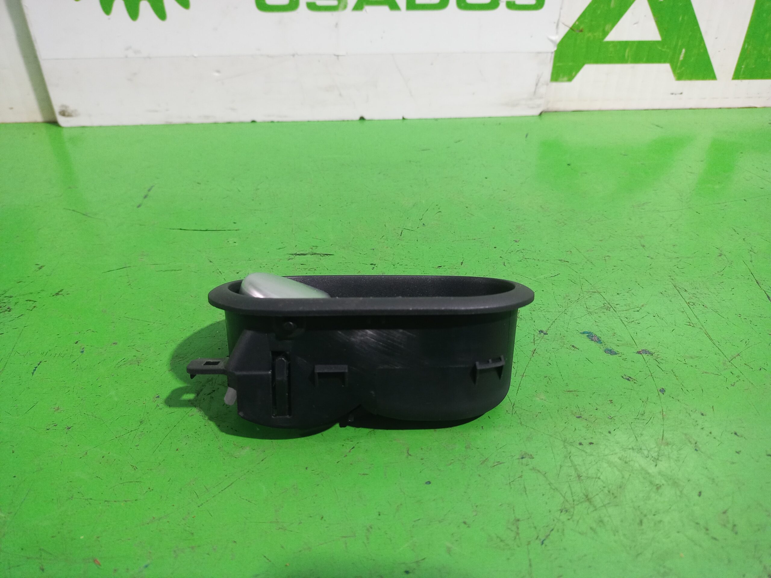 maneta_interior_delantera_izquierda_1329938_ford_fiesta_cbk_ambiente