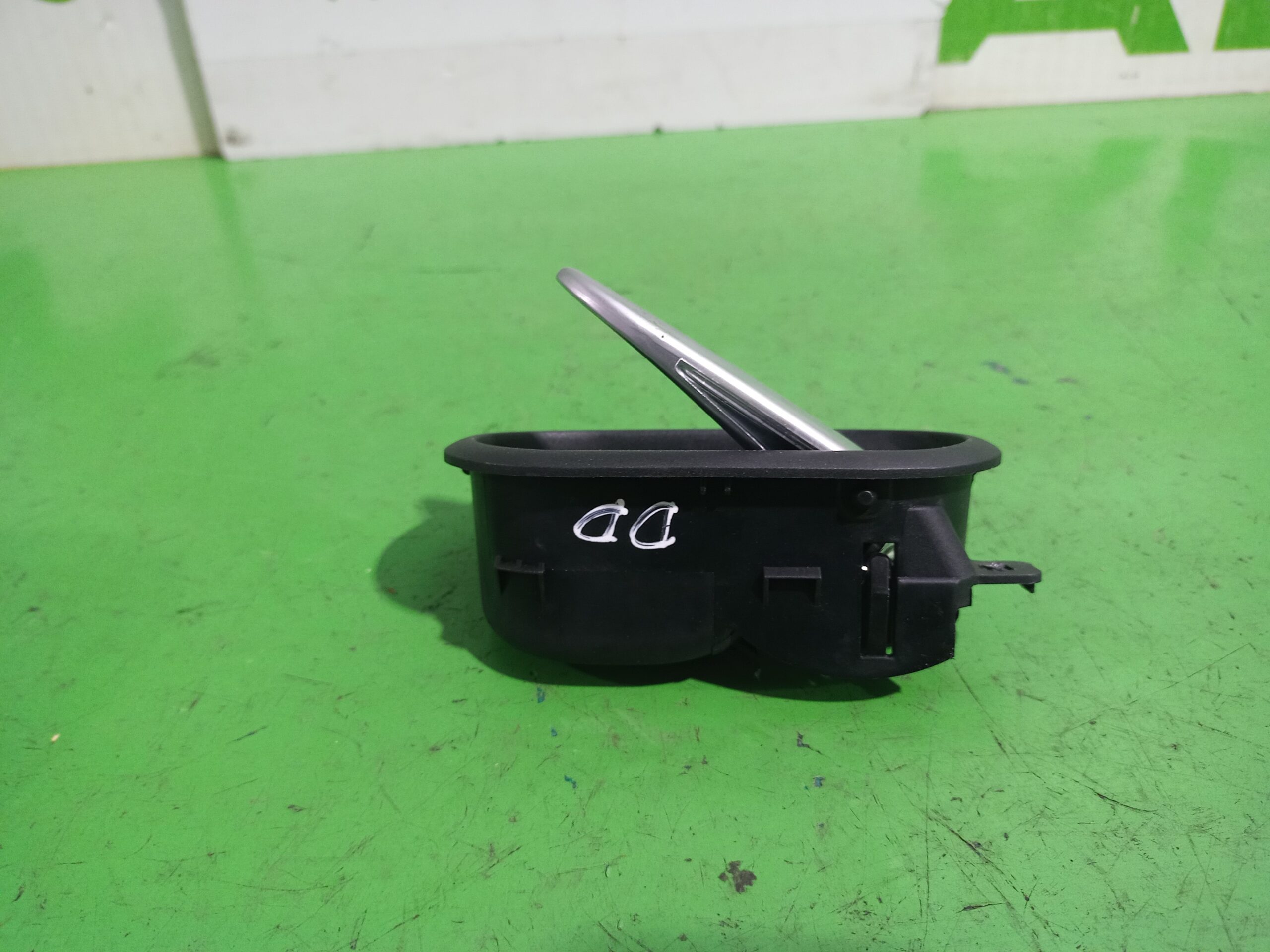 maneta_interior_delantera_derecha_1329932_ford_fiesta_cbk_ambiente