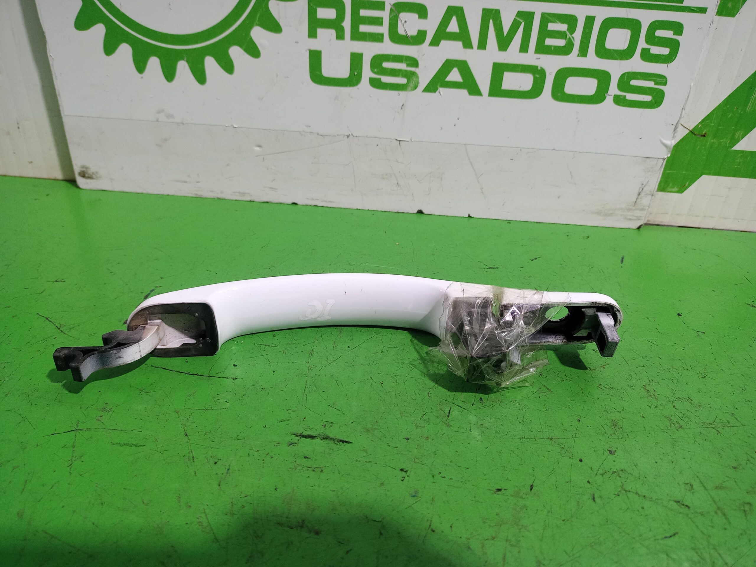 maneta_exterior_delantera_izquierda_1521067_ford_fiesta_cbk_ambiente