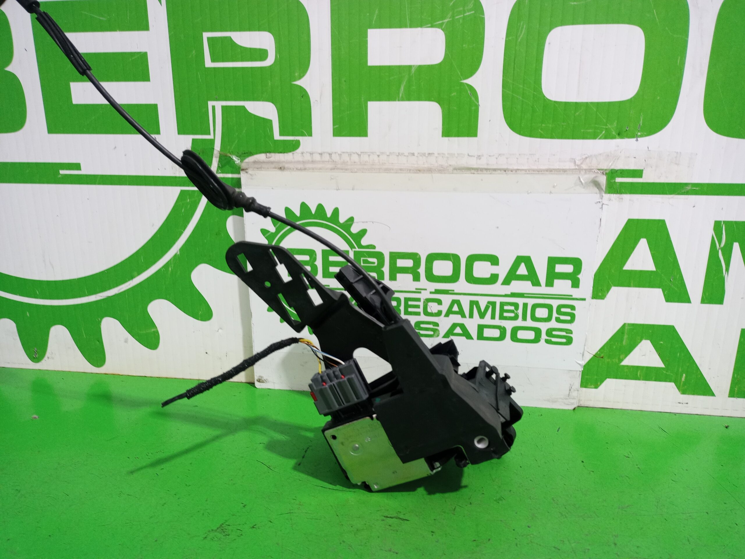 cerradura_puerta_trasera_izquierda_1372487_ford_fiesta_cbk_ambiente