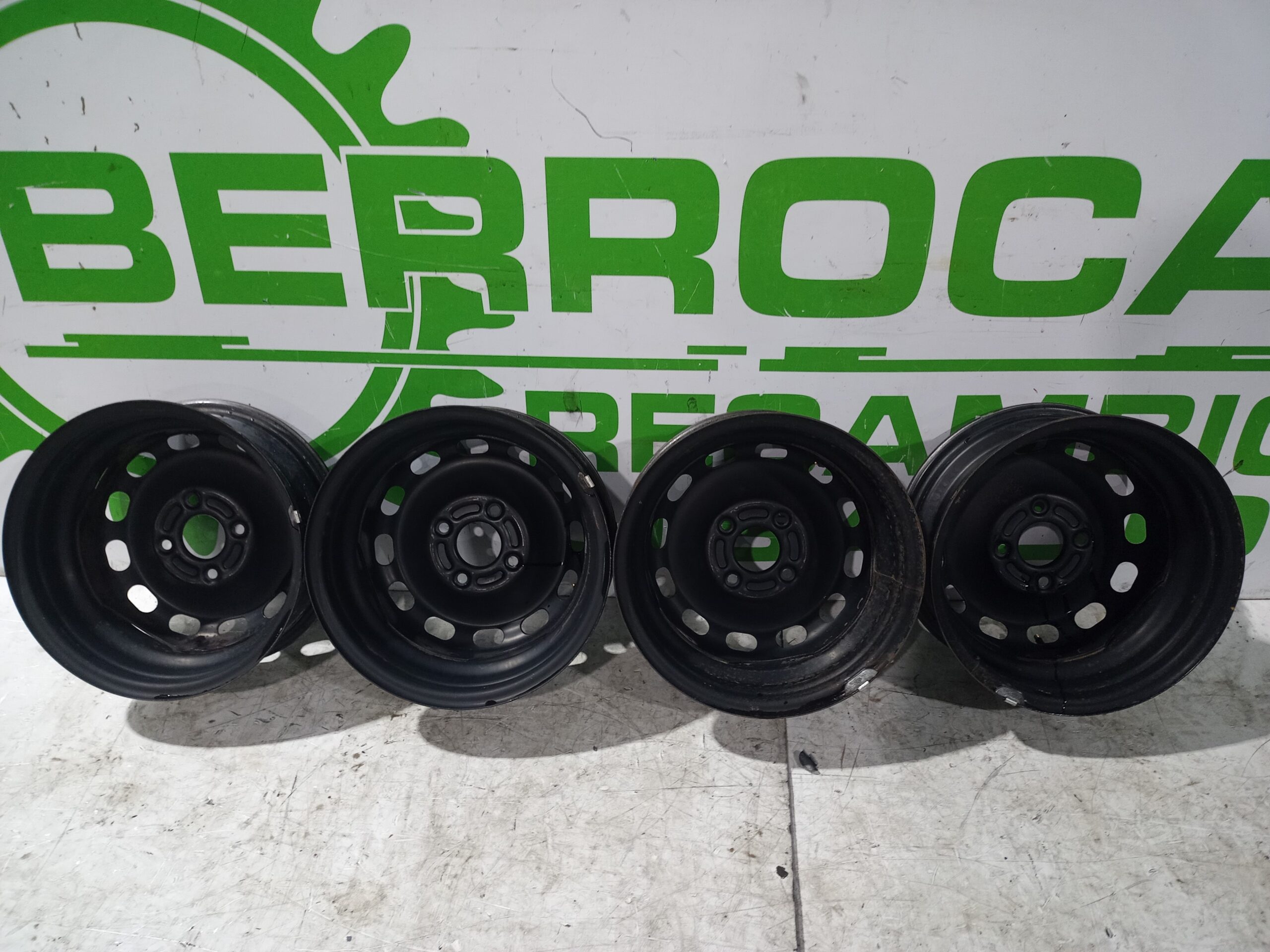 juego_llantas_1749456_ford_fiesta_cbk_ambiente