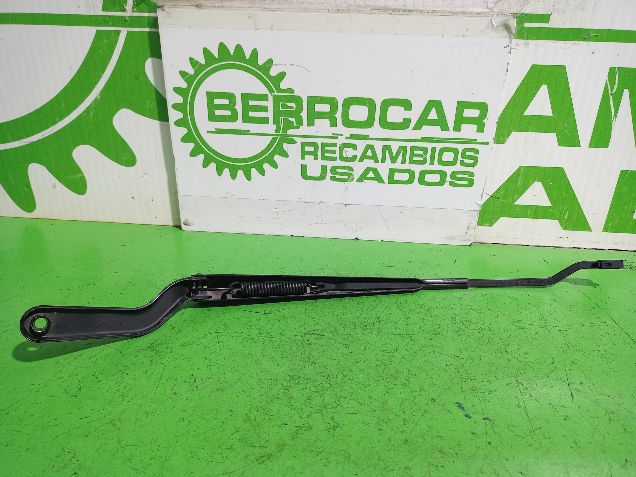 brazo_limpia_delantero_izquierdo_2s6117526ac_ford_fiesta_cbk_ambiente