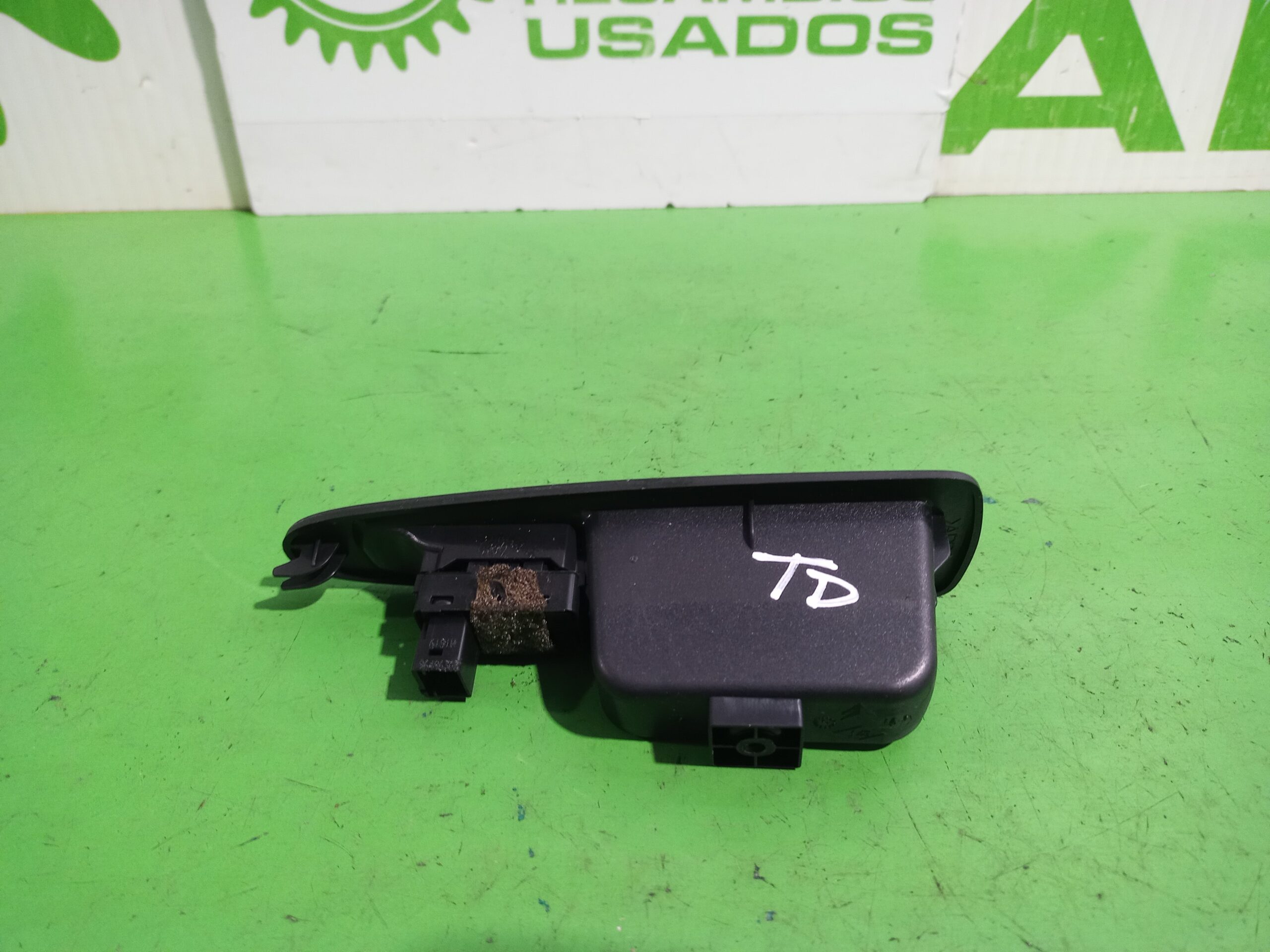 mando_elevalunas_trasero_derecho_6554hj_9650912777_citr_n_c4_berlina_collection