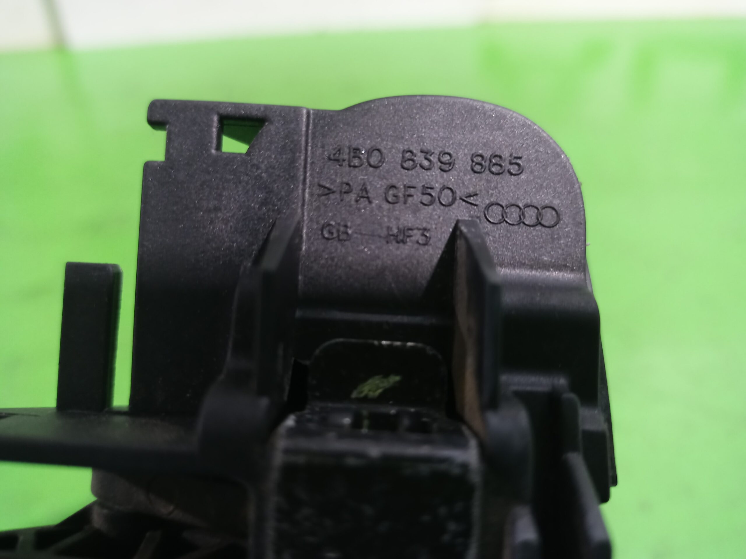 maneta_exterior_trasera_izquierda_4b0839885_audi_a4_berlina_8e_2_5_tdi_120kw