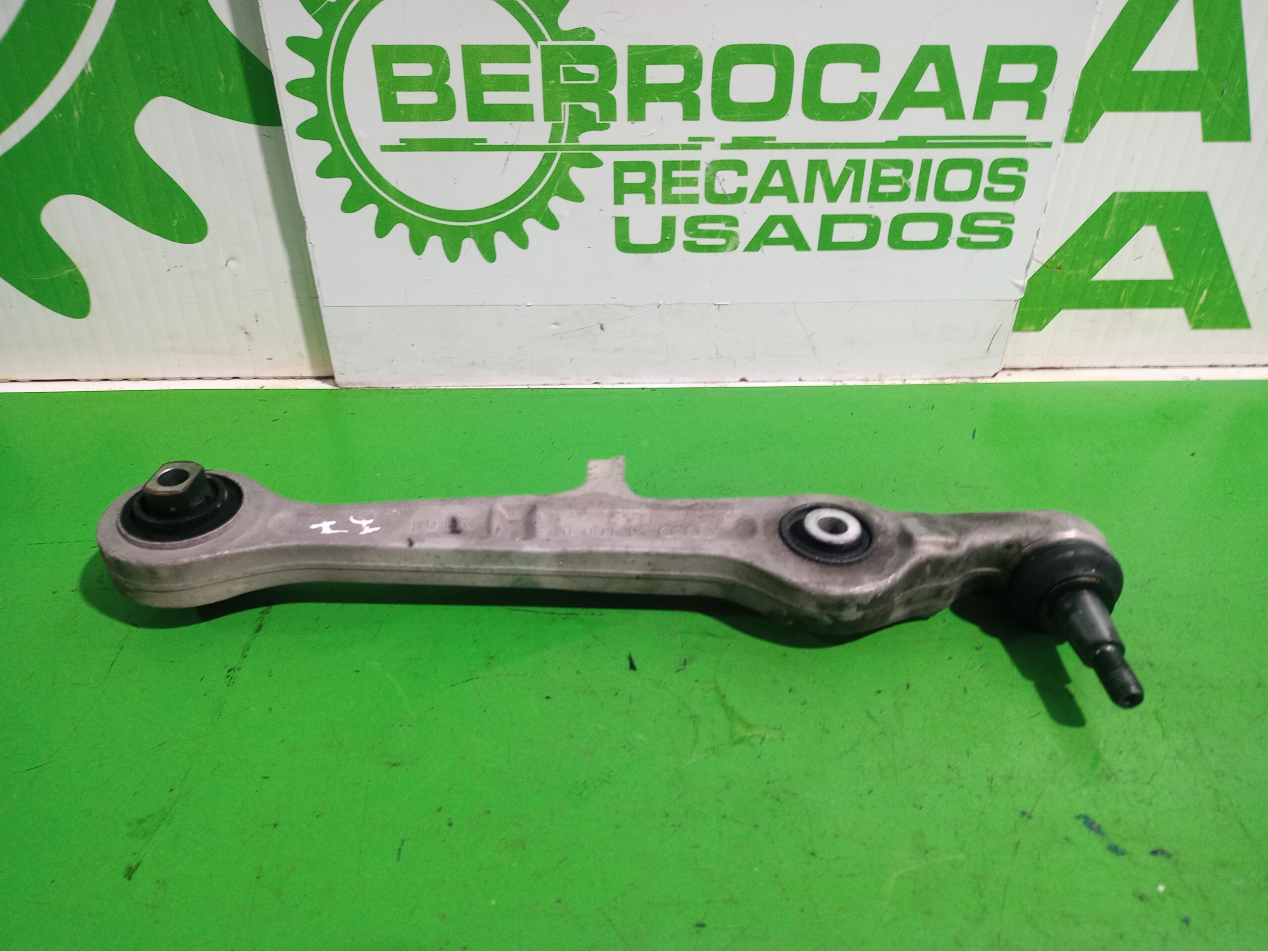 brazo_suspension_inferior_delantero_izquierdo_8e0407151r_audi_a4_berlina_8e_2_5_tdi_120kw