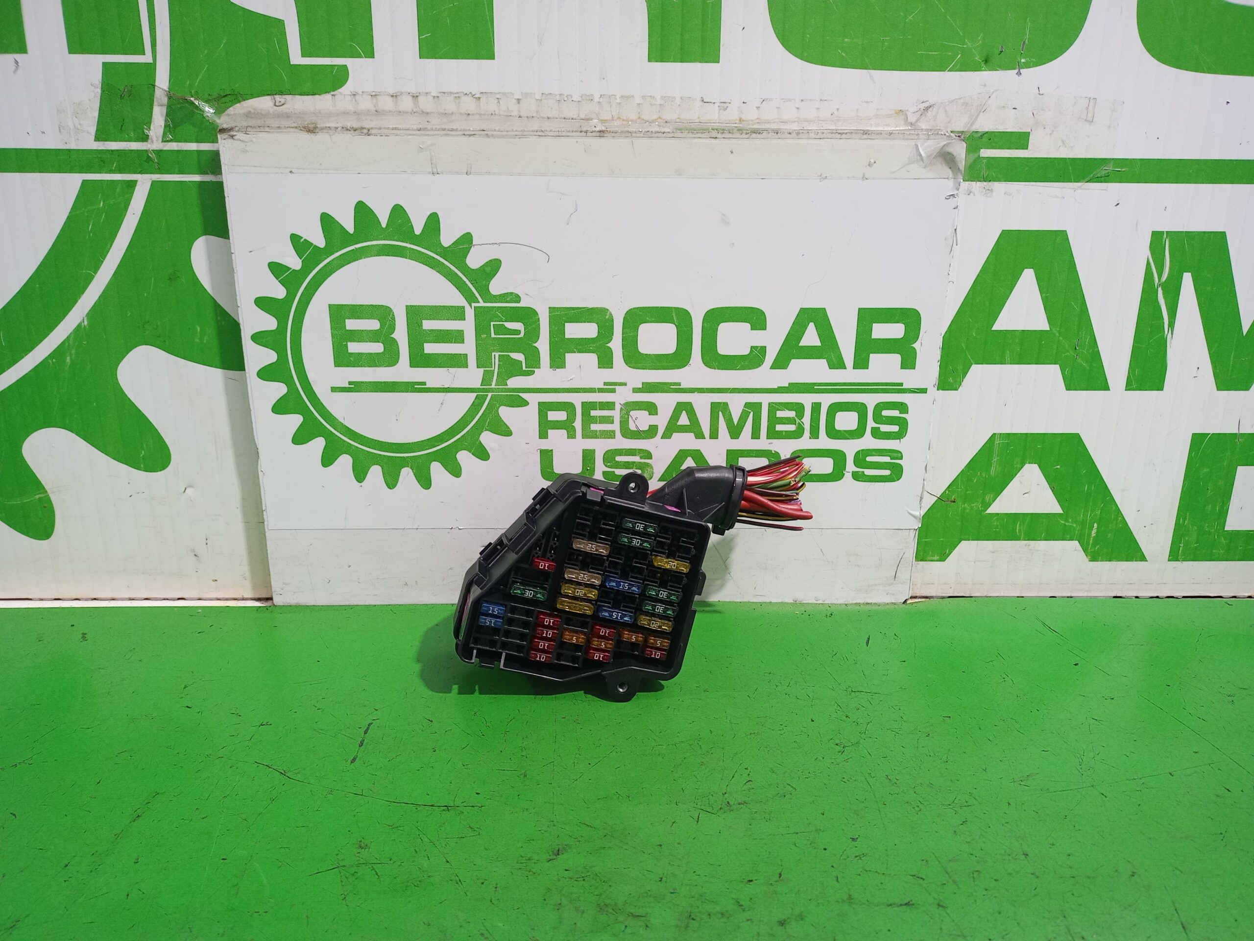 caja_reles_fusibles_8d1941824_audi_a4_berlina_8e_2_5_tdi_120kw