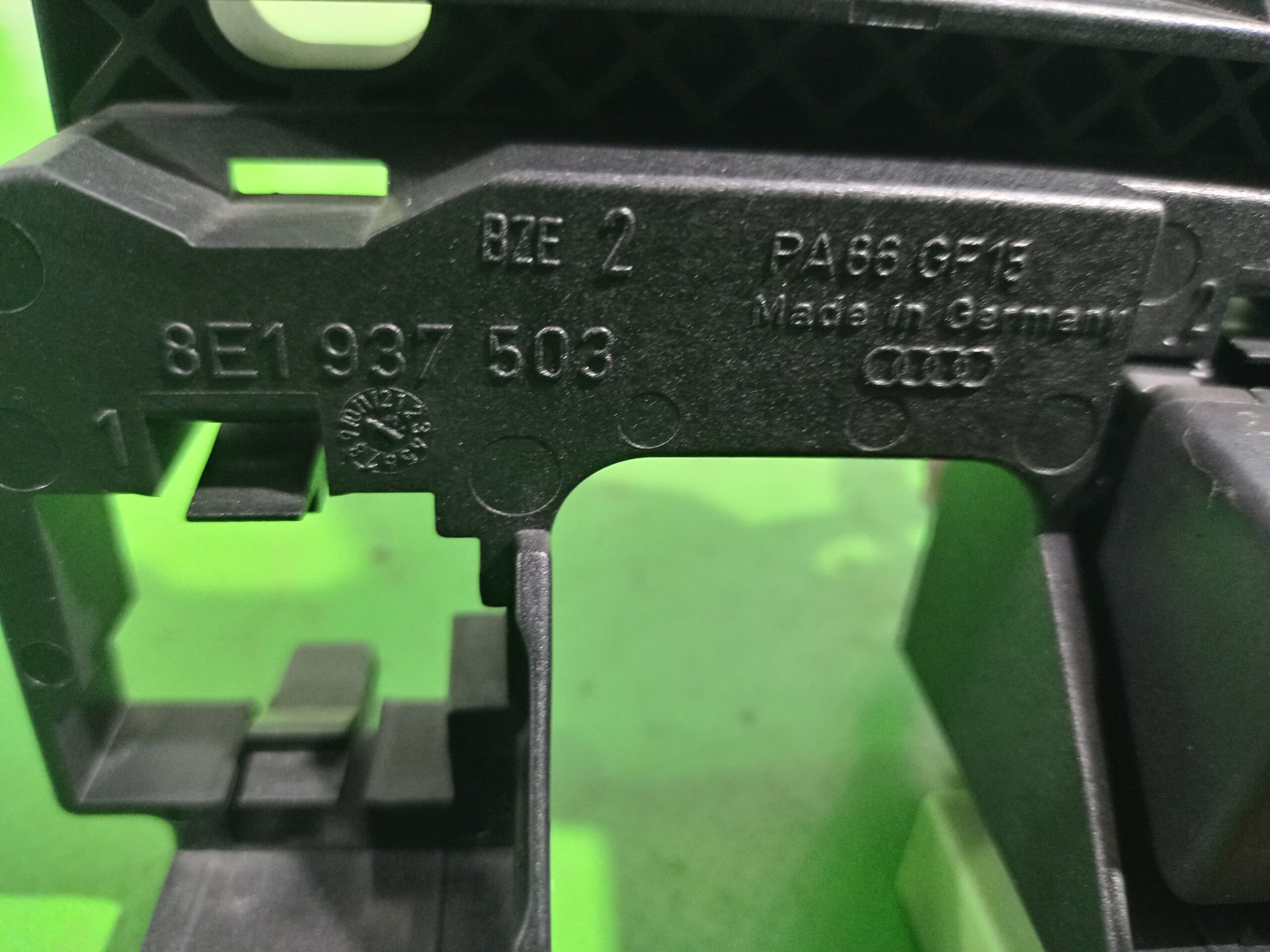 caja_reles_fusibles_8e1937503_audi_a4_berlina_8e_2_5_tdi_120kw