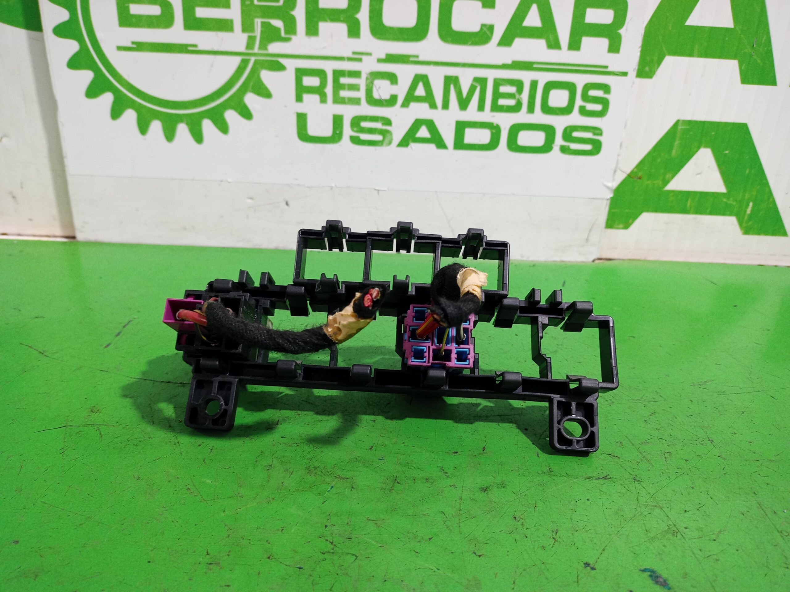 caja_reles_fusibles_8e0937503_audi_a4_berlina_8e_2_5_tdi_120kw