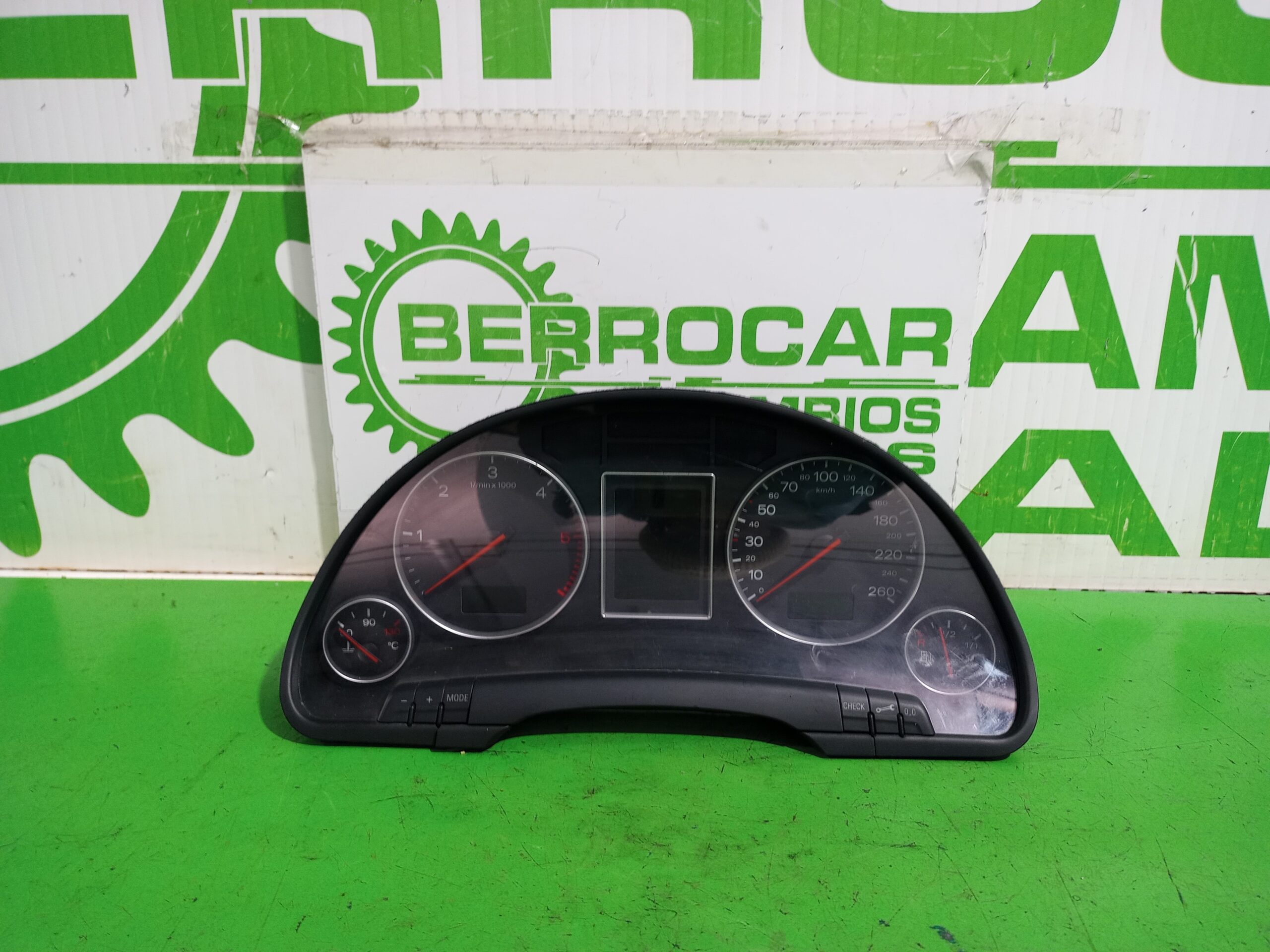 cuadro_instrumentos_8e0920930t_audi_a4_berlina_8e_2_5_tdi_120kw