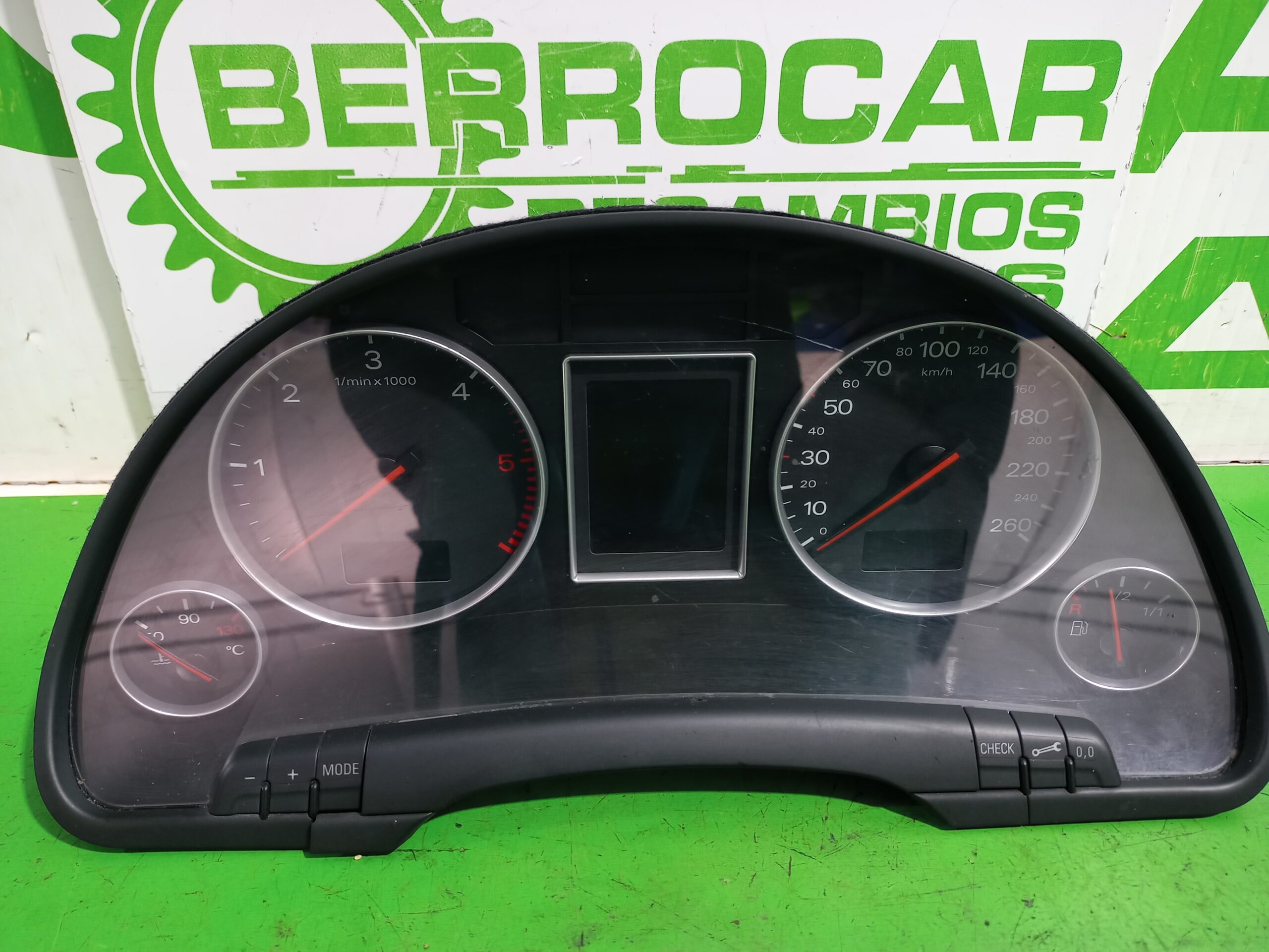 cuadro_instrumentos_8e0920930t_audi_a4_berlina_8e_2_5_tdi_120kw