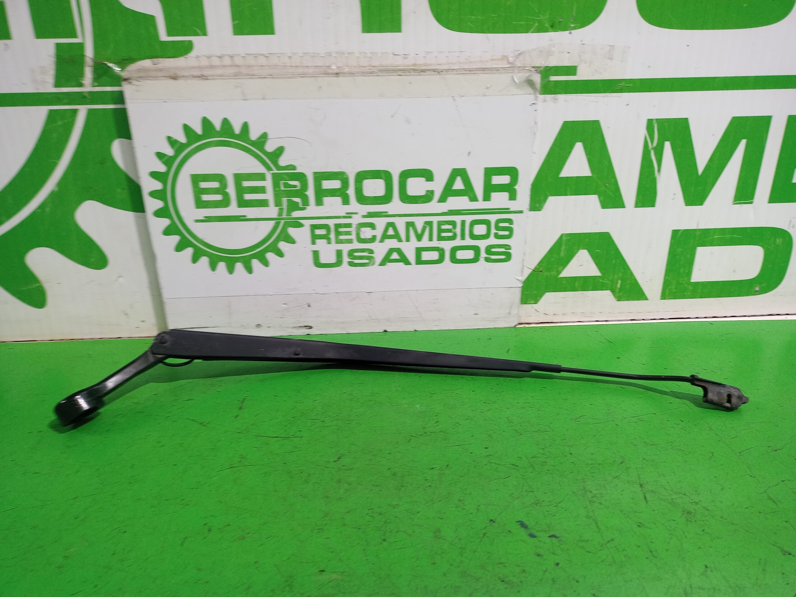 brazo_limpia_delantero_derecho_288869c003_nissan_serena_c23m_2_3_lx_diesel