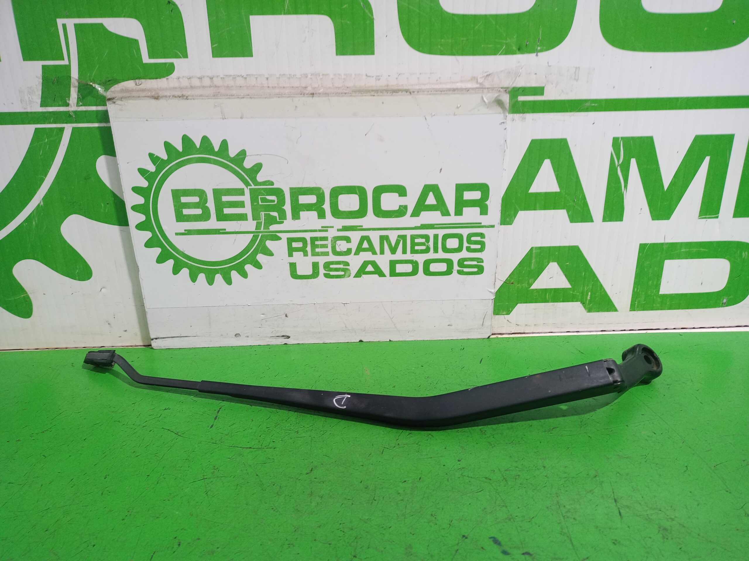 brazo_limpia_delantero_derecho_288869c003_nissan_serena_c23m_2_3_lx_diesel
