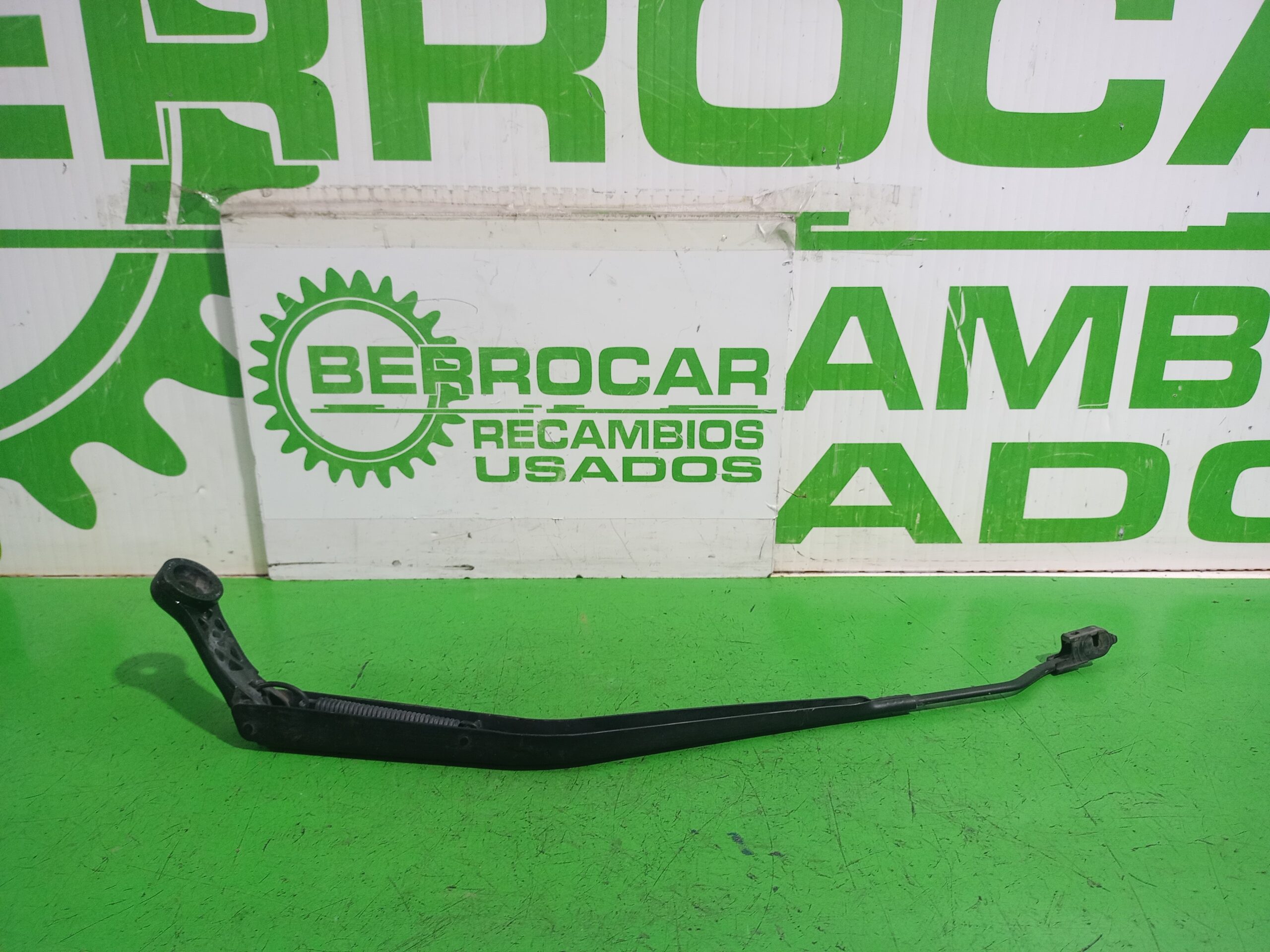 brazo_limpia_delantero_derecho_288869c003_nissan_serena_c23m_2_3_lx_diesel