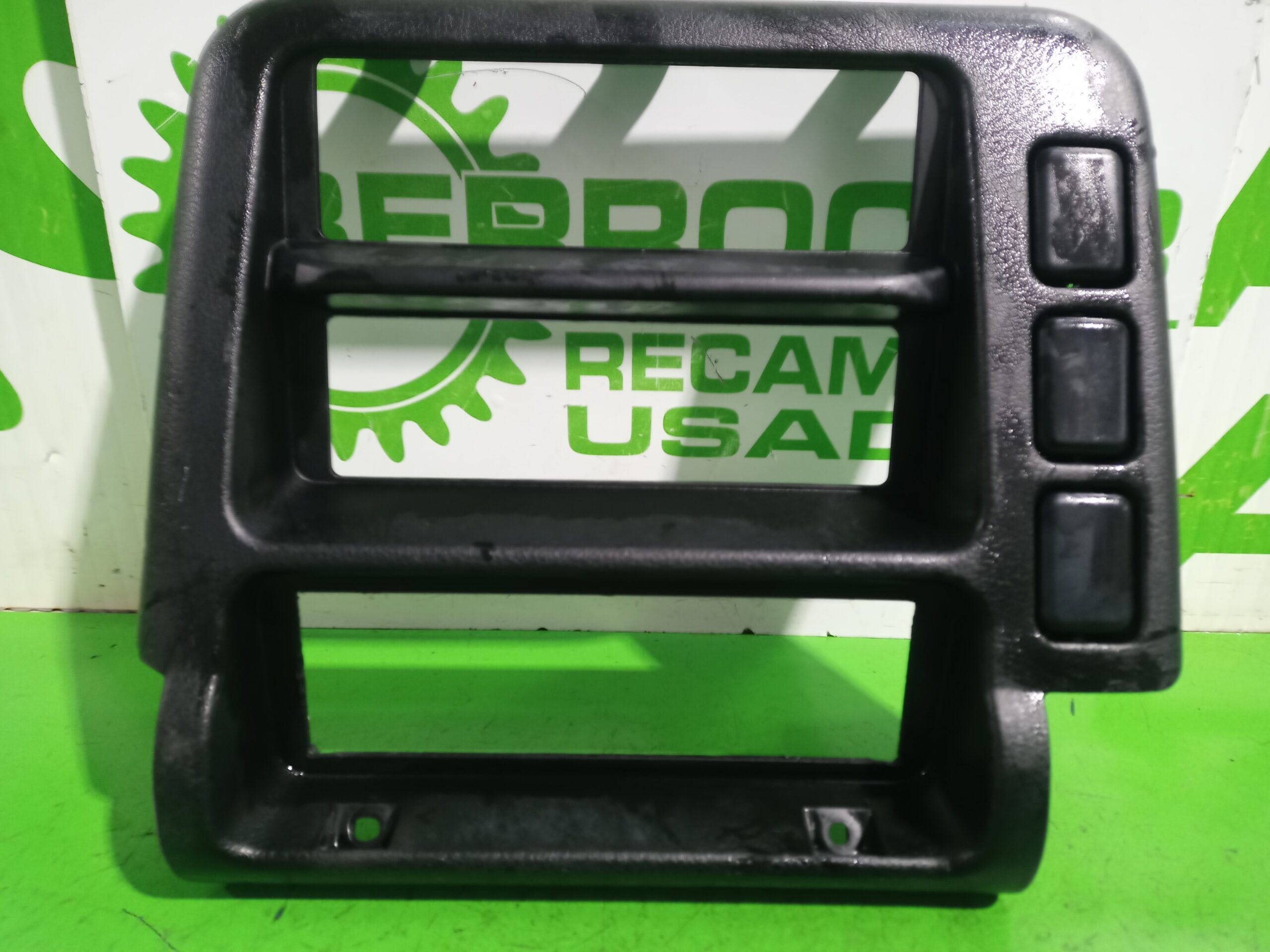 moldura_682608c810_nissan_serena_c23m_2_3_lx_diesel