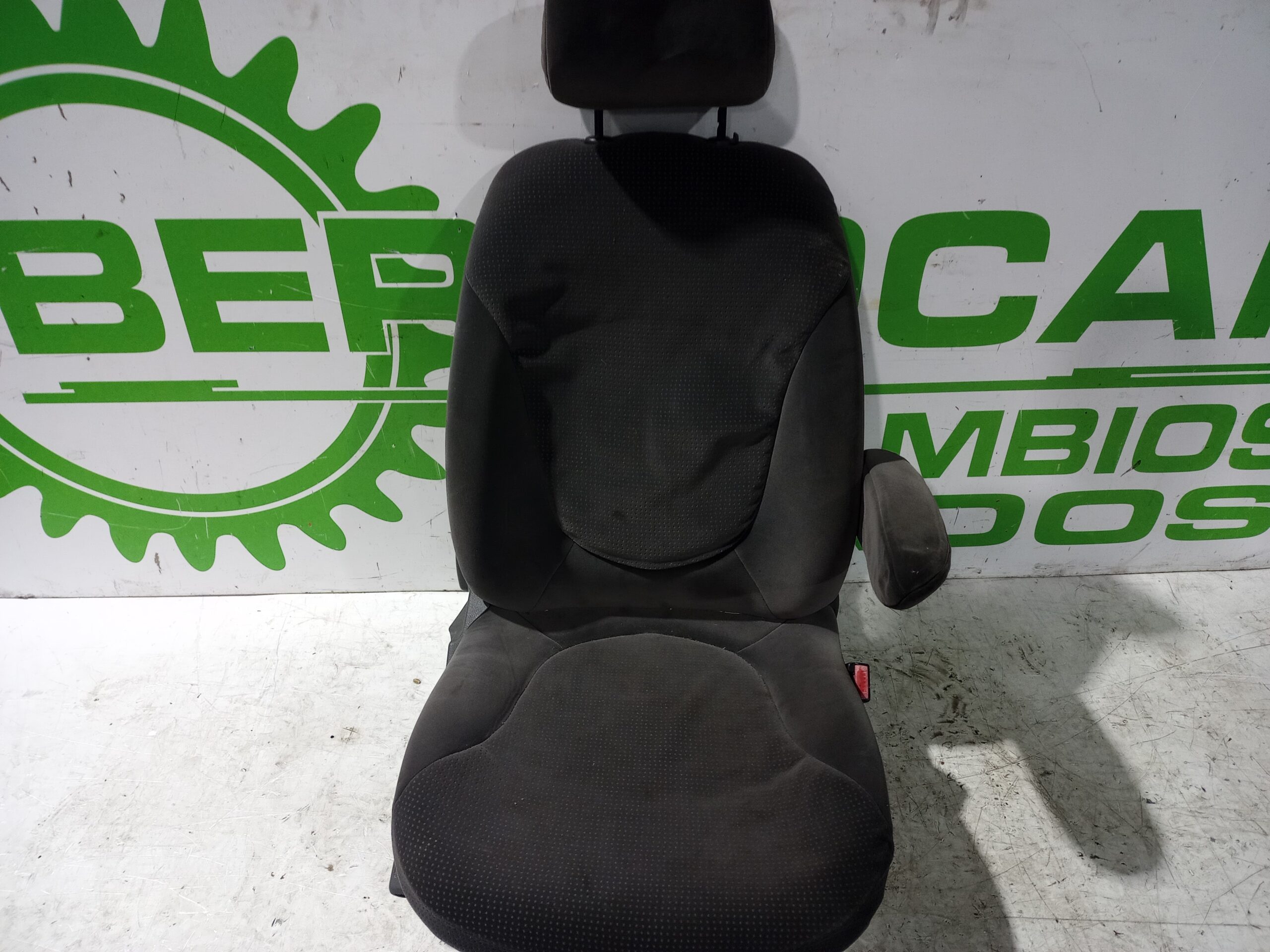 asiento_delantero_derecho_8846k2_citr_n_c5_berlina_attraction
