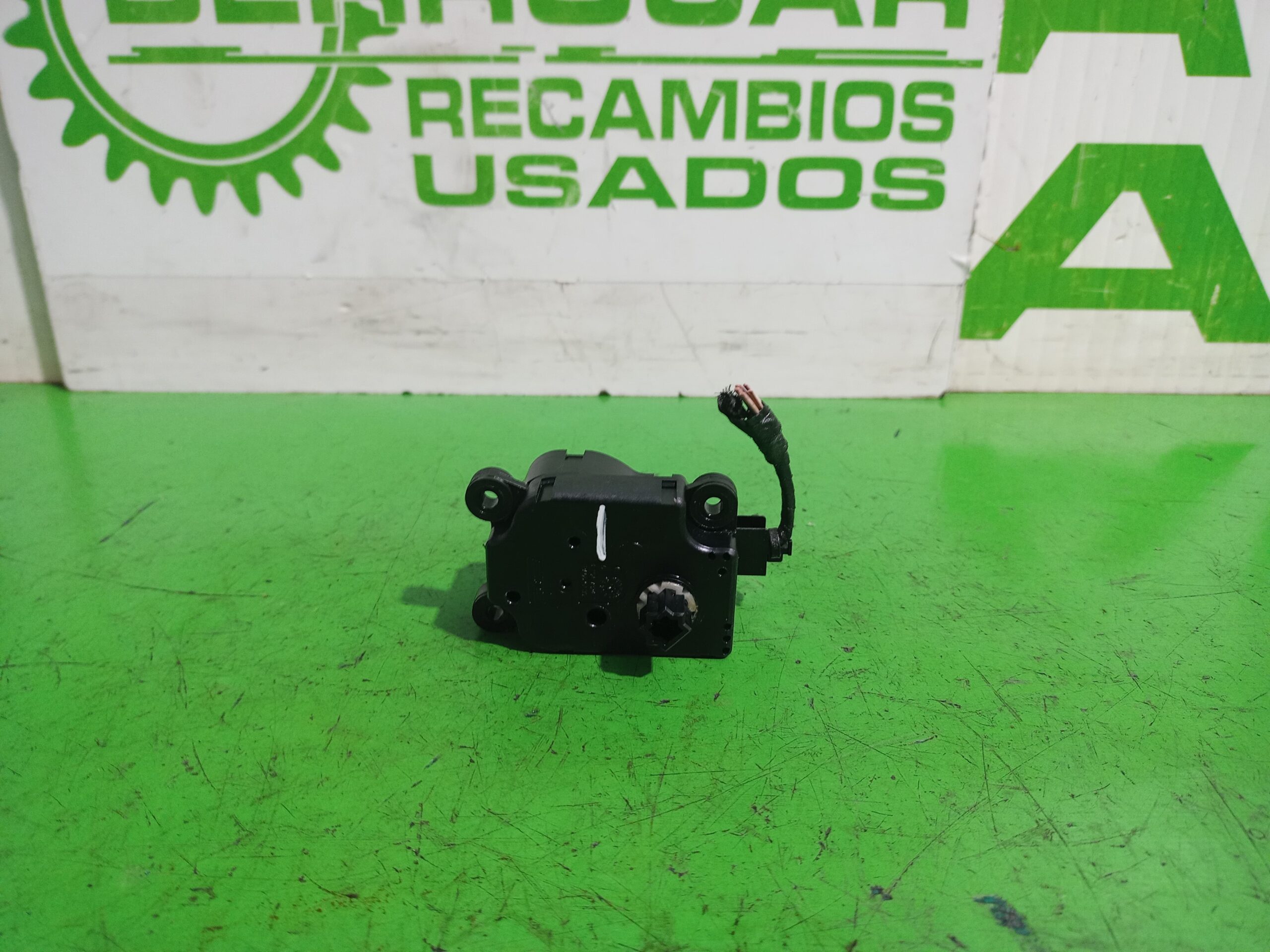 motor_apertura_trampilla_4puh19e616_citr_n_c5_berlina_attraction