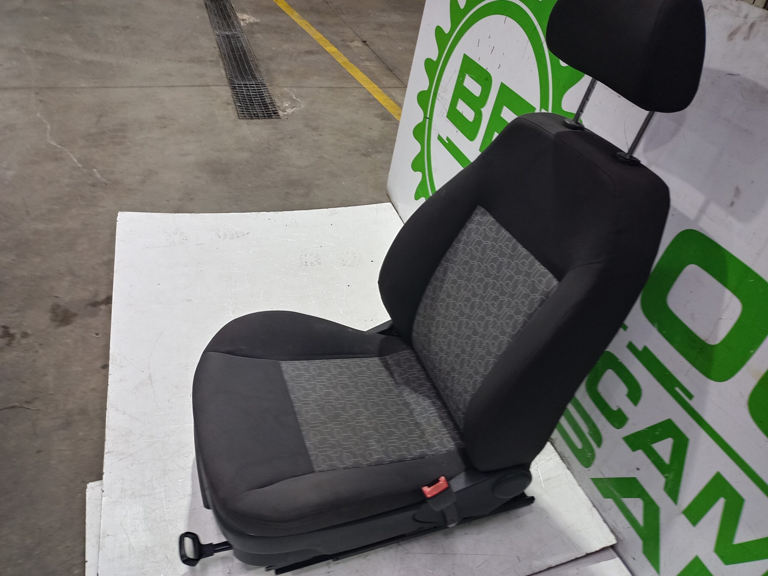 asiento_delantero_derecho_6r3881046ac_seat_ibiza_6l1_cool