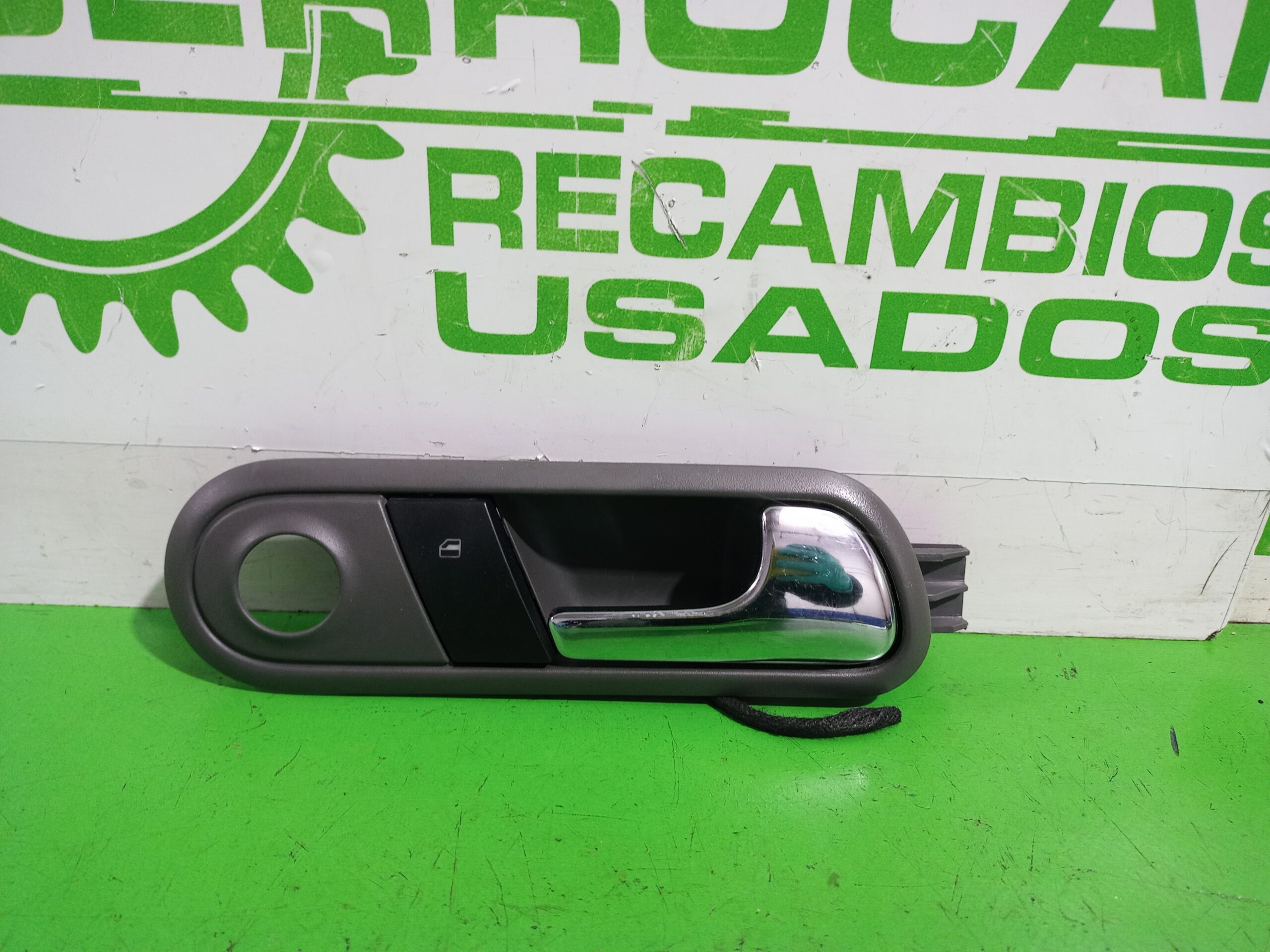 maneta_interior_delantera_derecha_6l0837114_seat_ibiza_6l1_cool