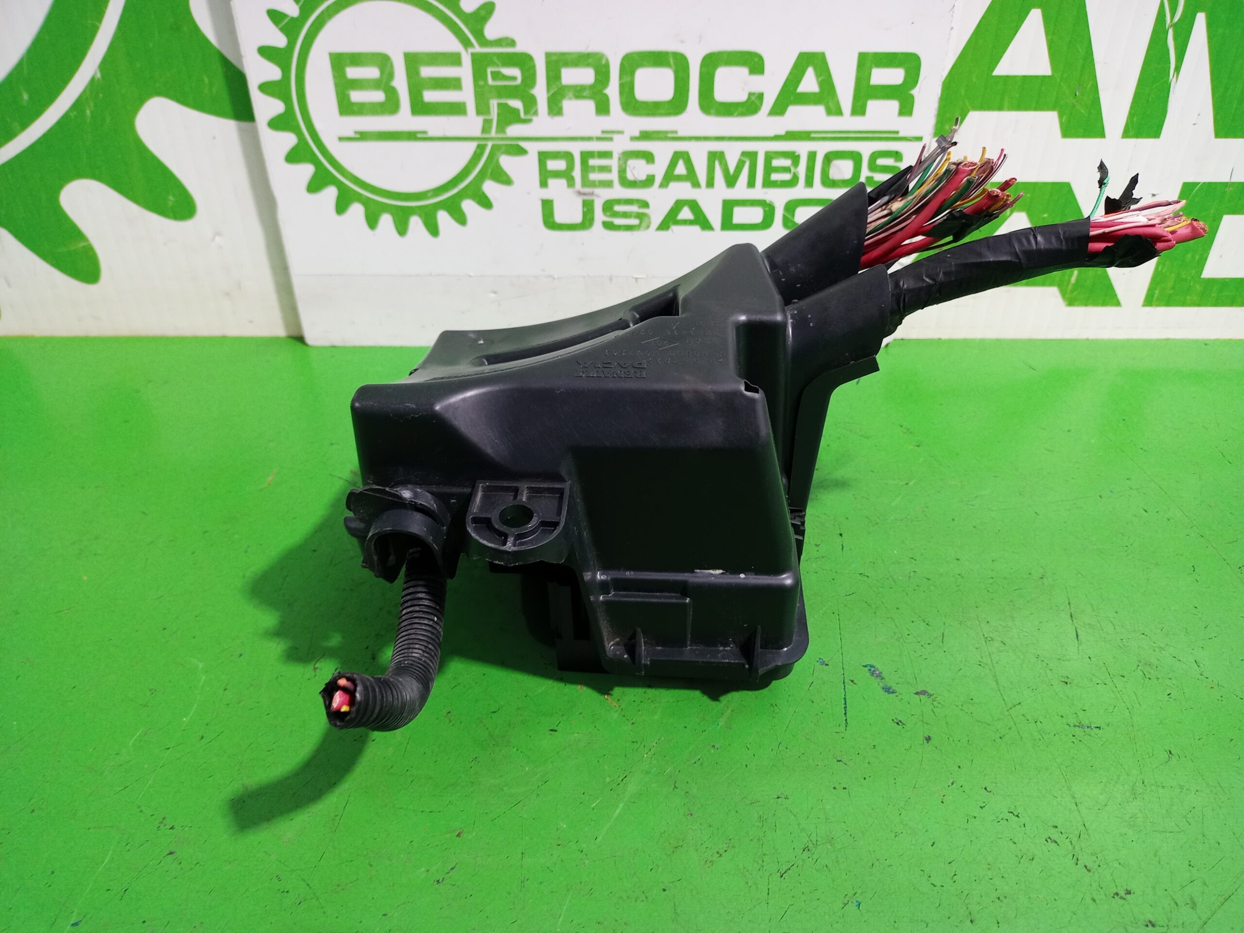 caja_reles_fusibles_243809584r_dacia_sandero_laureate