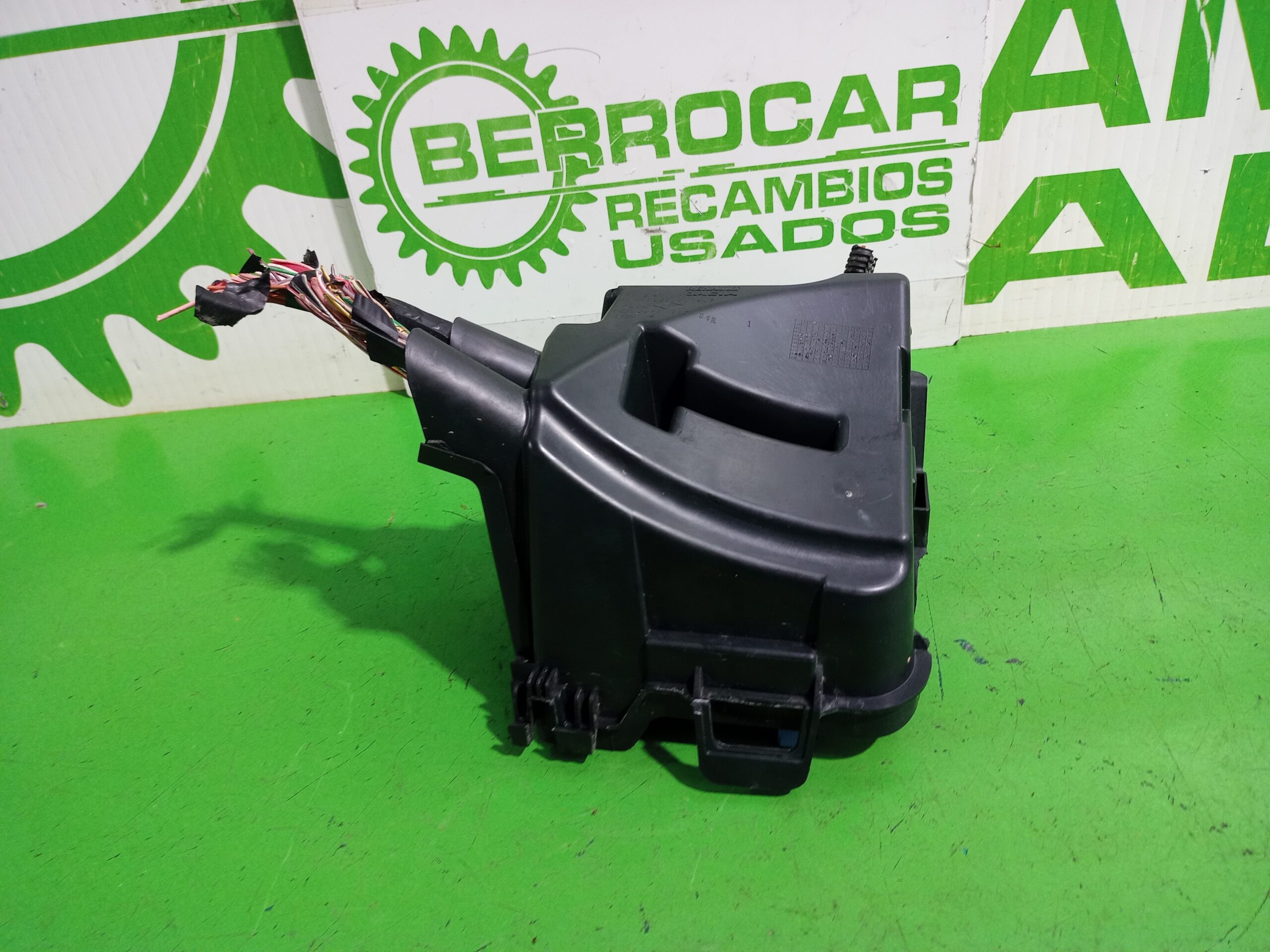 caja_reles_fusibles_243809584r_dacia_sandero_laureate