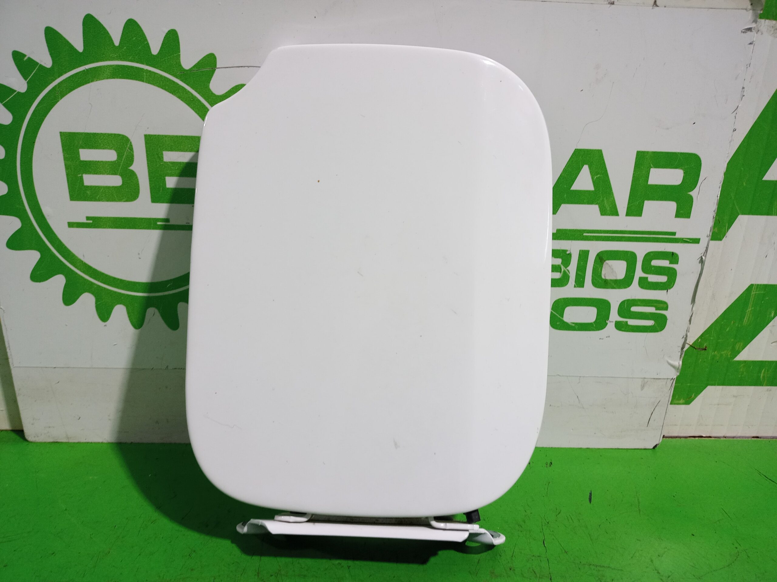 tapa_exterior_combustible_148066706r_dacia_sandero_laureate