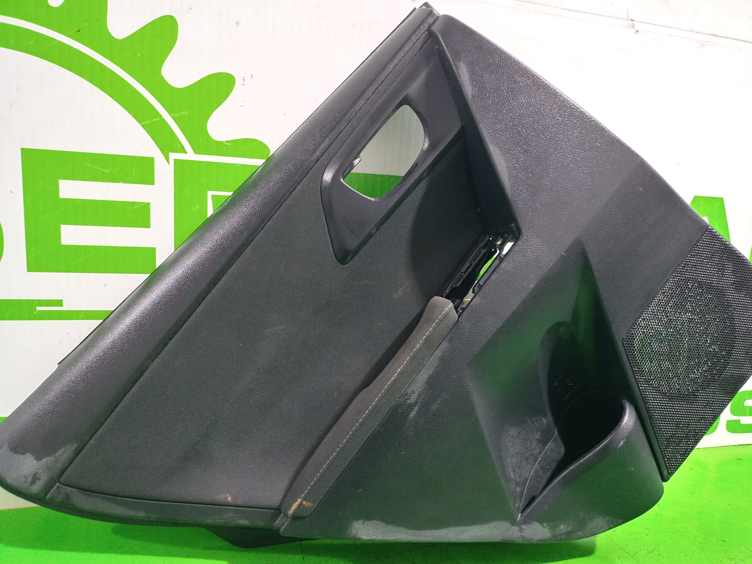 guarnecido_puerta_trasera_izquierda_6778802110_toyota_auris_touring_sports_e18_hybrid_feel_edition