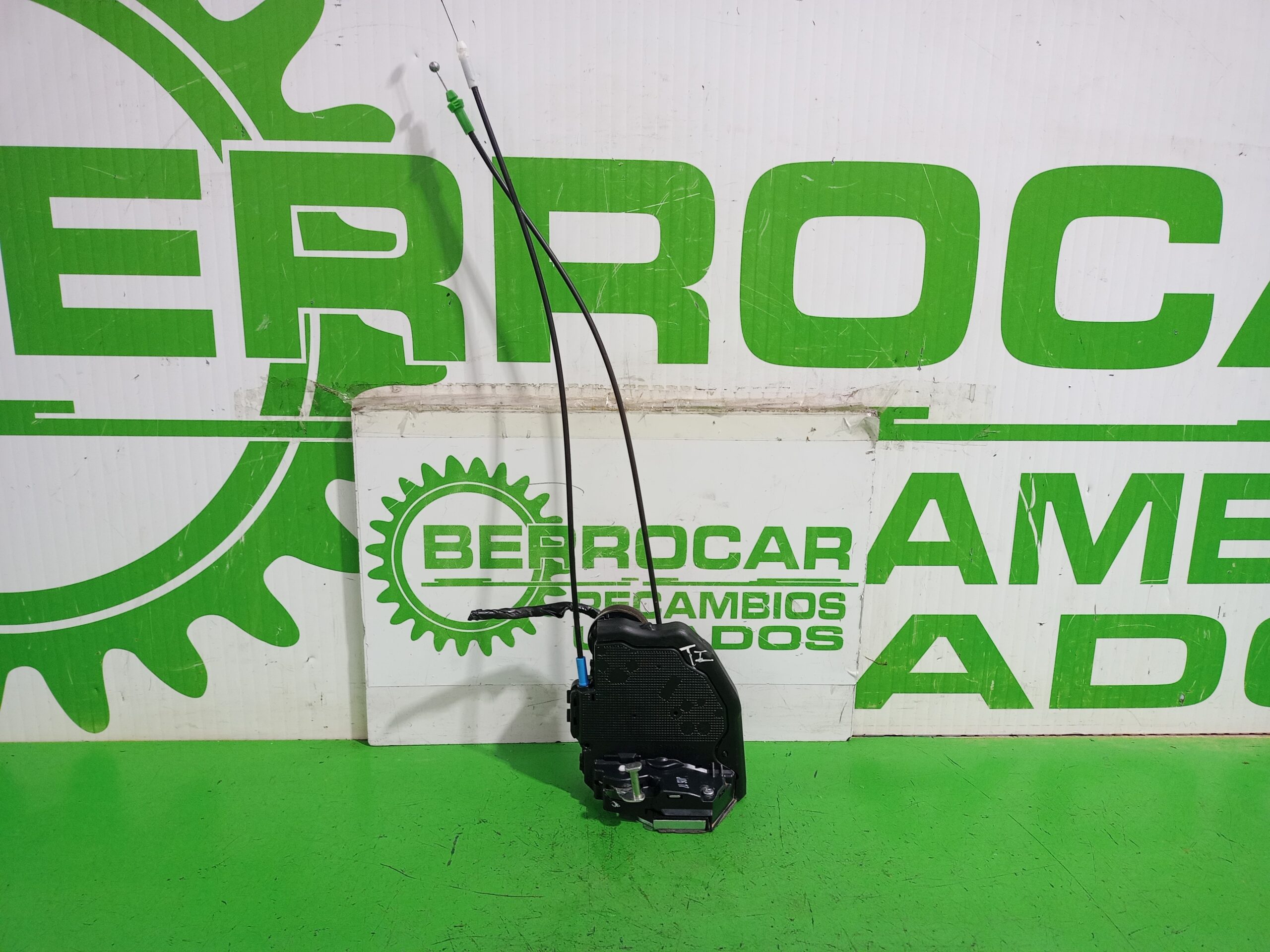 cerradura_puerta_trasera_izquierda_6906005051_toyota_auris_touring_sports_e18_hybrid_feel_edition