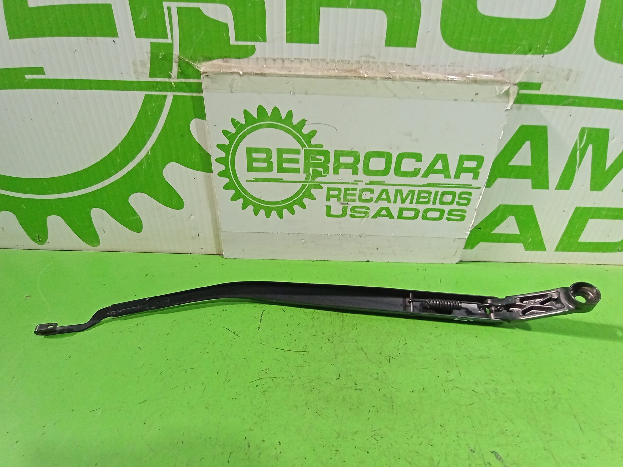 brazo_limpia_delantero_derecho_8521102300_toyota_auris_touring_sports_e18_hybrid_feel_edition