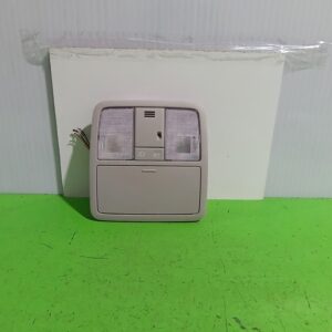 luz_interior_8126002570aj_toyota_auris_touring_sports_e18_hybrid_feel_edition