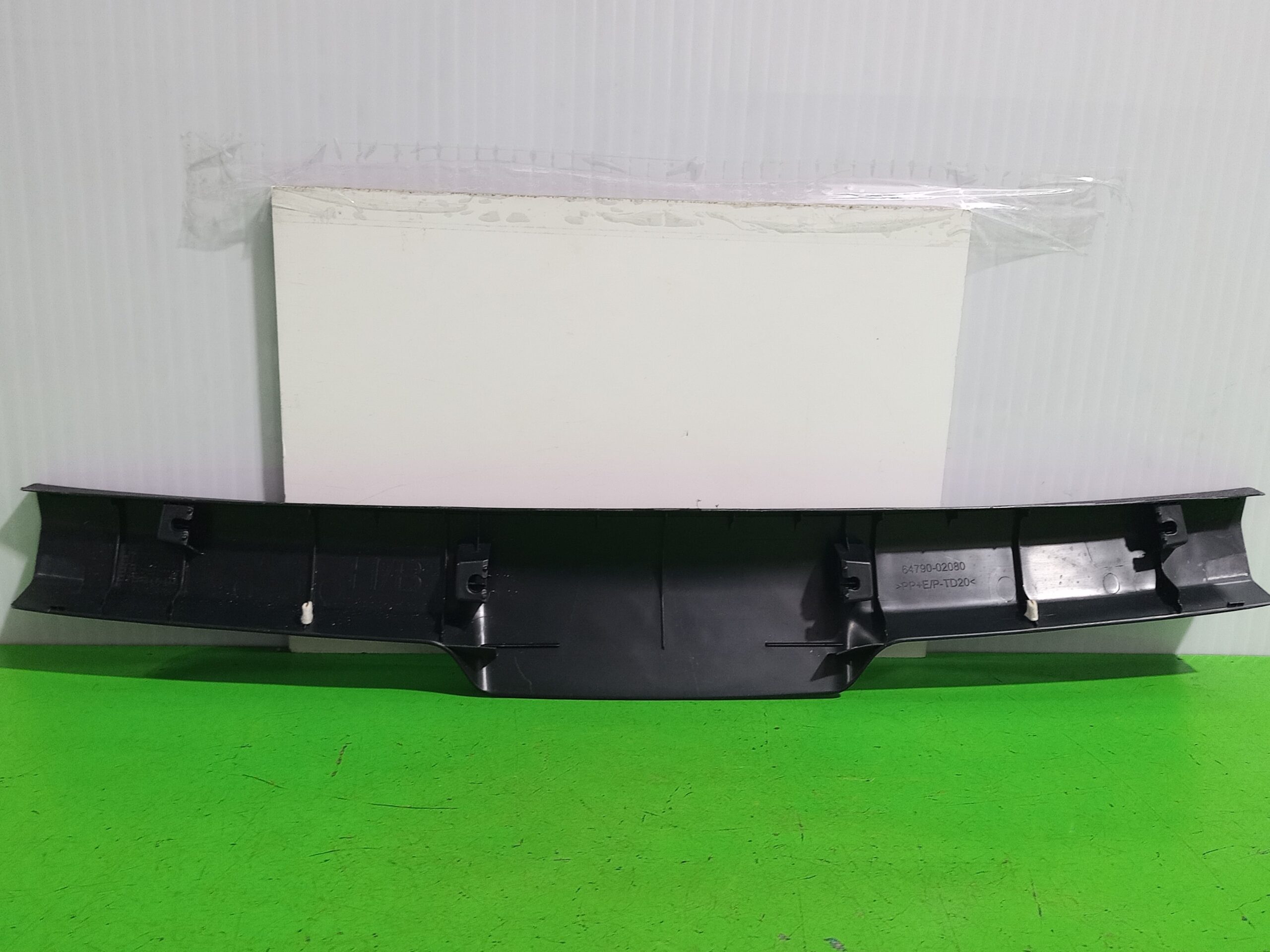 moldura_6479002080_toyota_auris_touring_sports_e18_hybrid_feel_edition