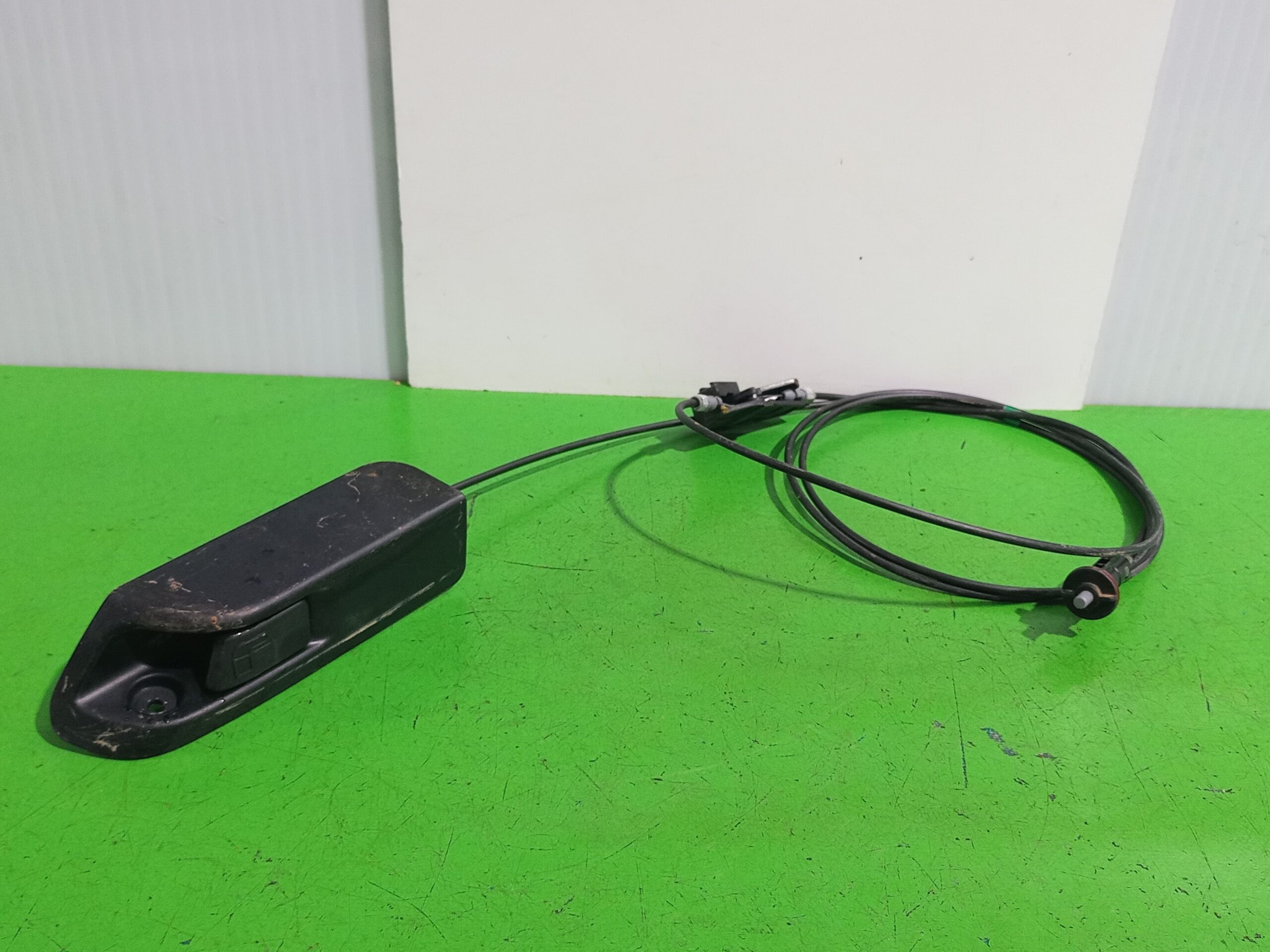 tirador_capot_5363012690_toyota_auris_touring_sports_e18_hybrid_feel_edition