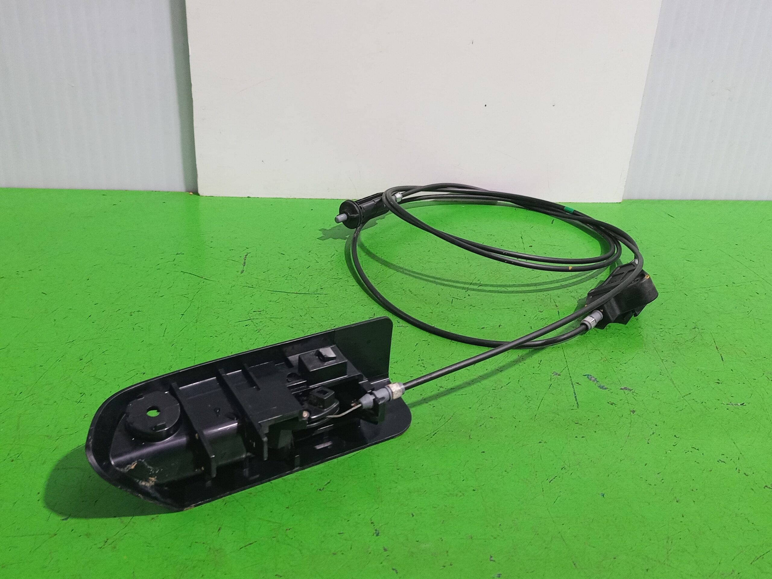 tirador_capot_5363012690_toyota_auris_touring_sports_e18_hybrid_feel_edition