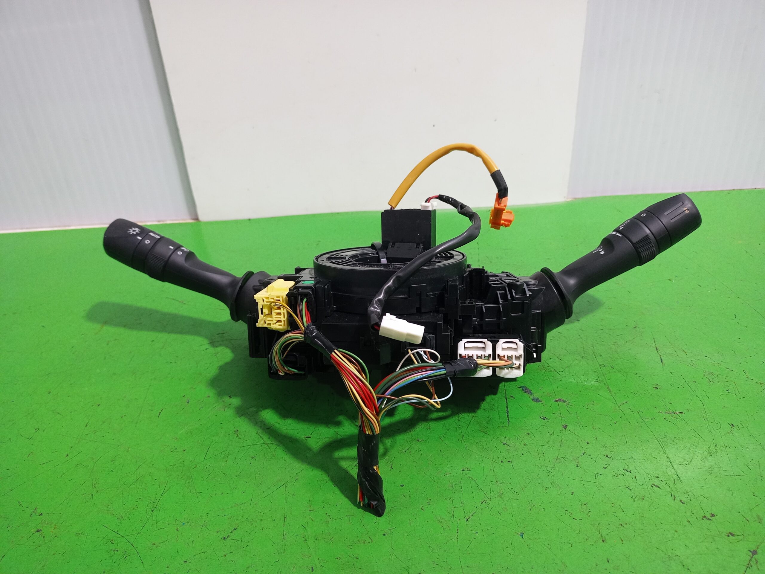 mando_multifuncion_8465202670_8430802040_8414002720_toyota_auris_touring_sports_e18_hybrid_feel_edition