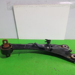 brazo_suspension_inferior_trasero_izquierdo_4878002061_toyota_auris_touring_sports_e18_hybrid_feel_edition