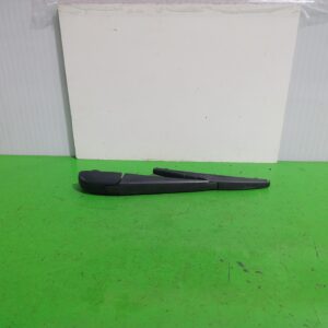 brazo_limpia_trasero_8524102060_toyota_auris_touring_sports_e18_hybrid_feel_edition