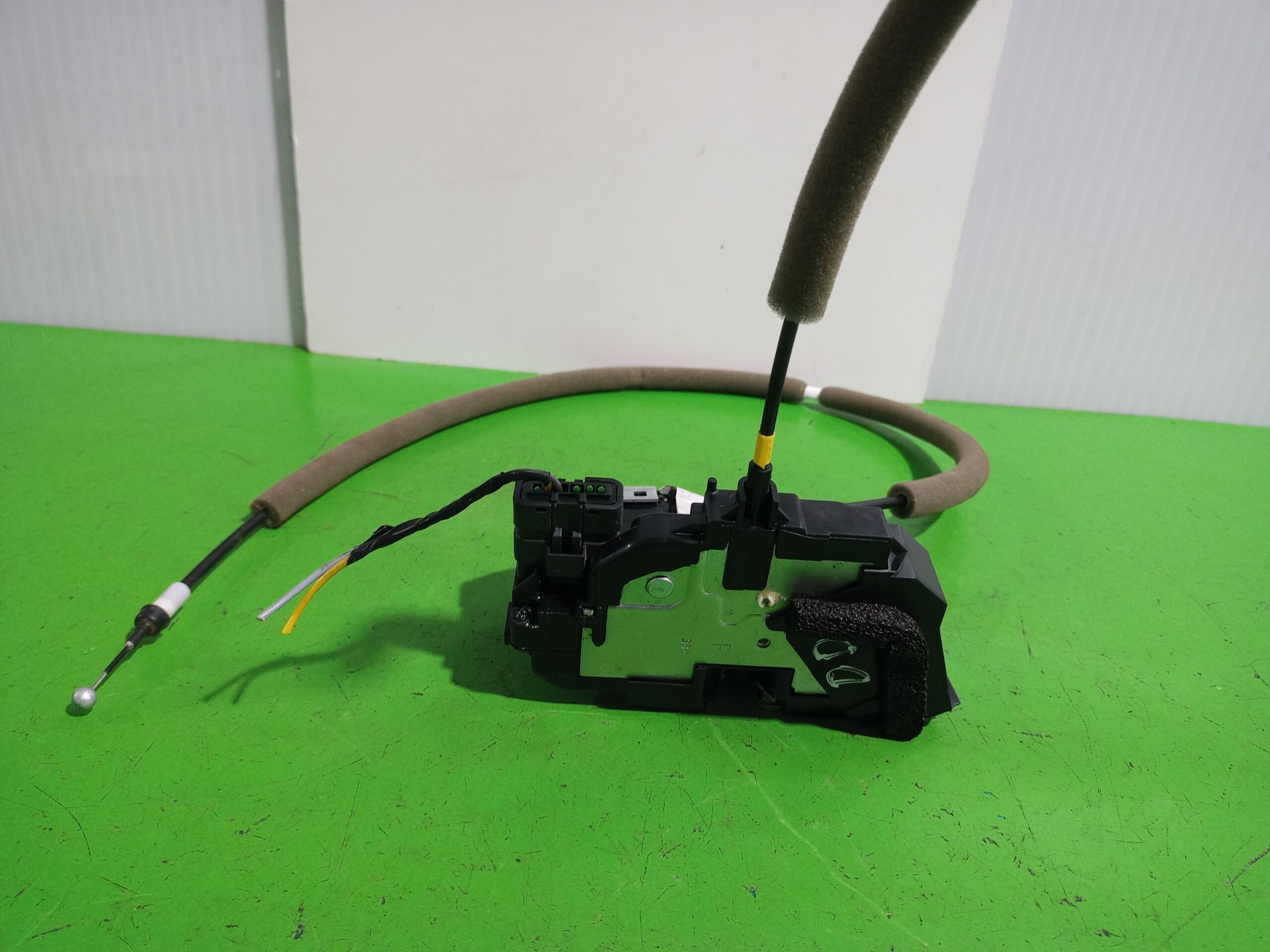 cerradura_puerta_delantera_derecha_805004ea2a_nissan_qashqai_j11_acenta