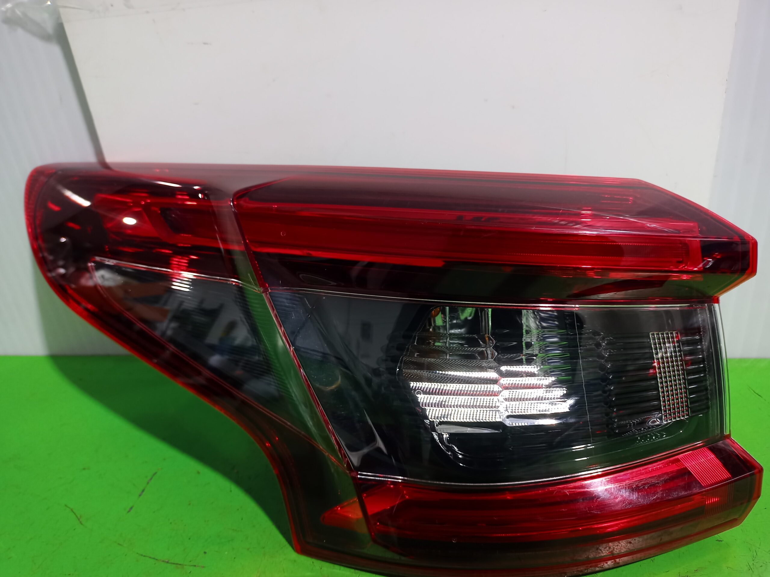 piloto_trasero_izquierdo_26555hv00a_nissan_qashqai_j11_acenta