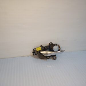 maneta_interior_delantera_izquierda_j9c12906_jaguar_e_pace_x540_2_0_d150_awd