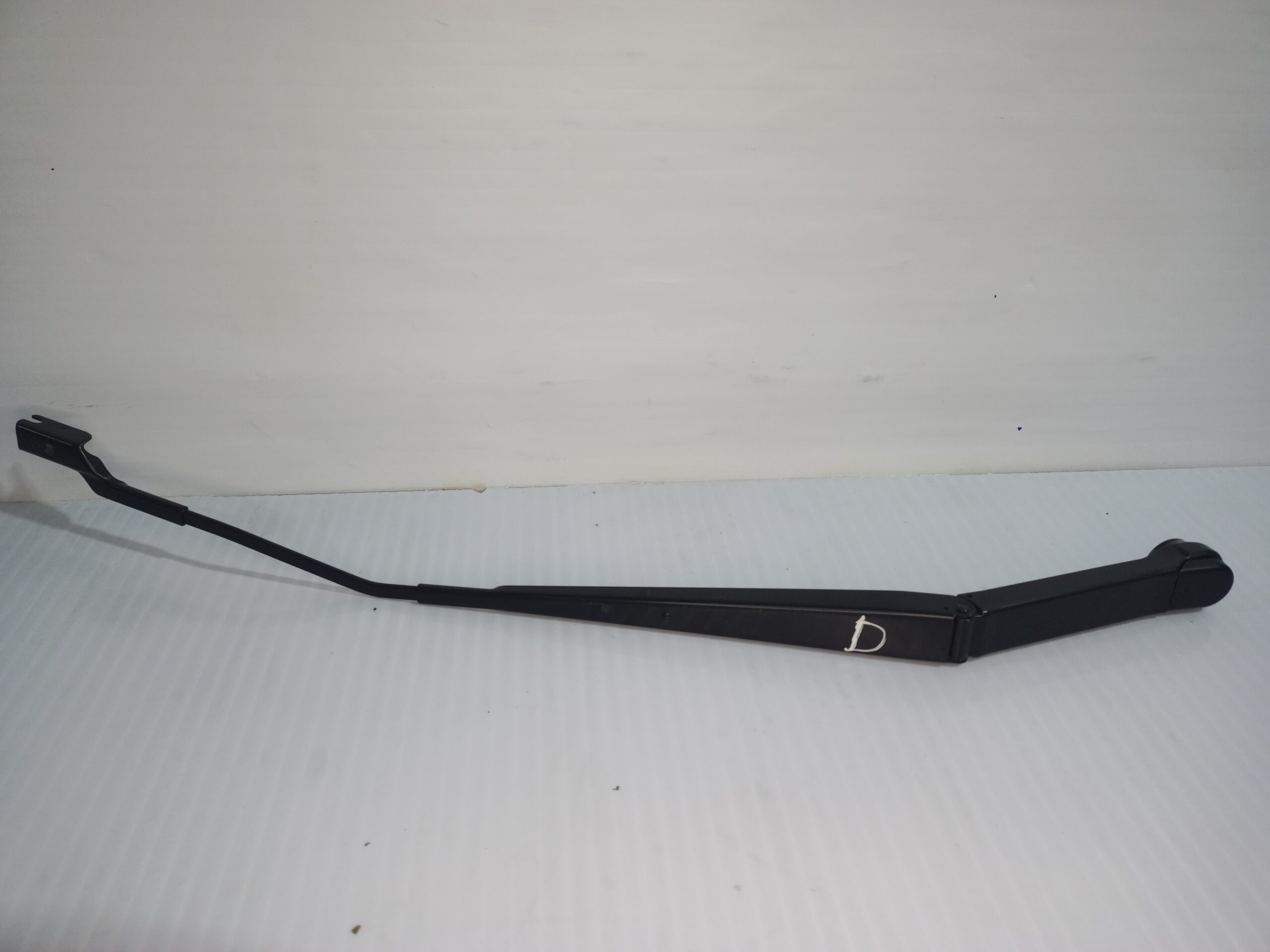 brazo_limpia_delantero_derecho_j9c7275_jaguar_e_pace_x540_2_0_d150_awd