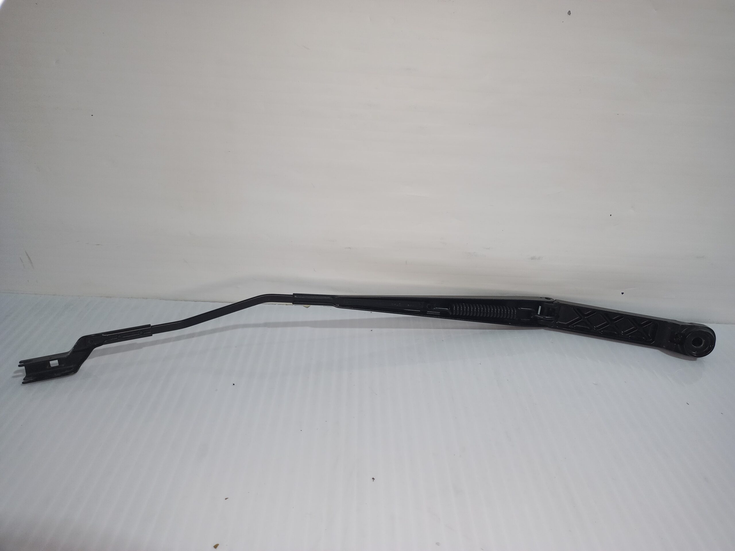 brazo_limpia_delantero_derecho_j9c7275_jaguar_e_pace_x540_2_0_d150_awd