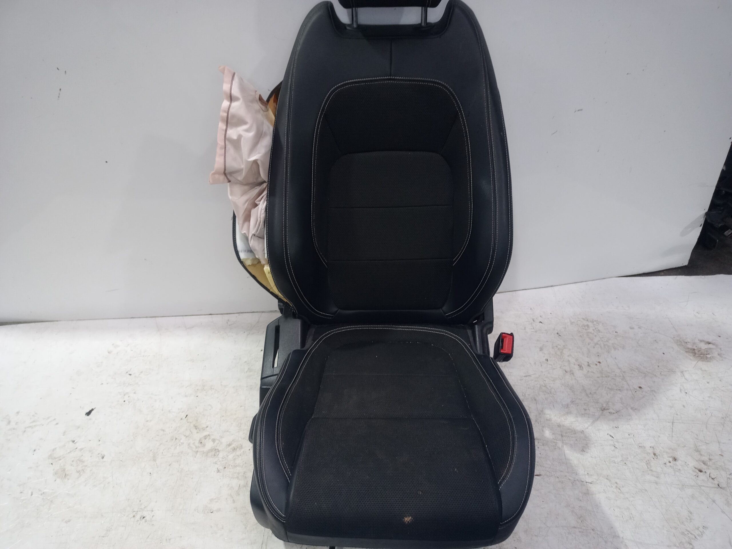 asiento_delantero_derecho_531124842_jaguar_e_pace_x540_2_0_d150_awd