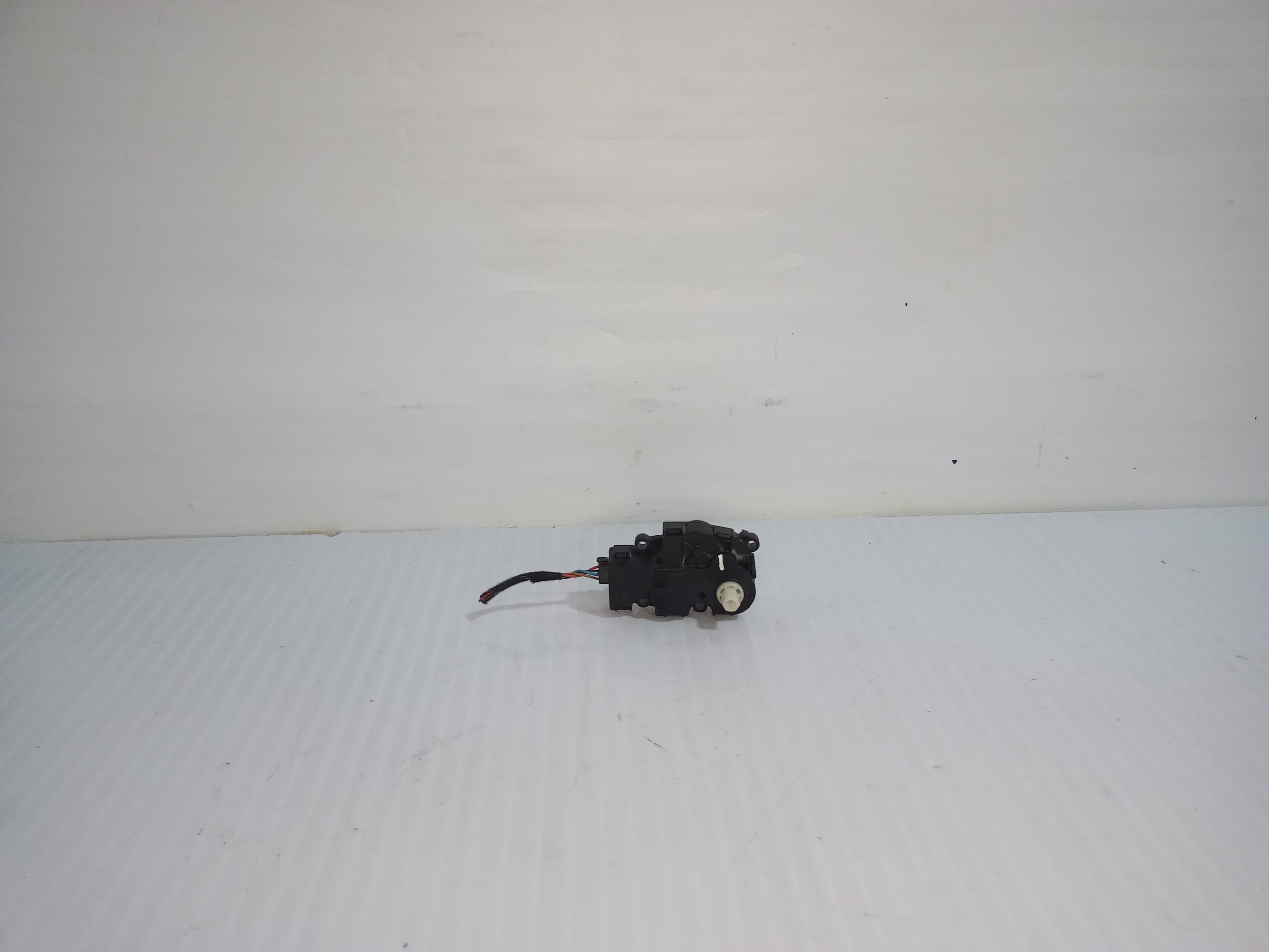 motor_apertura_trampilla_egp0031a_412650920_jaguar_e_pace_x540_2_0_d150_awd