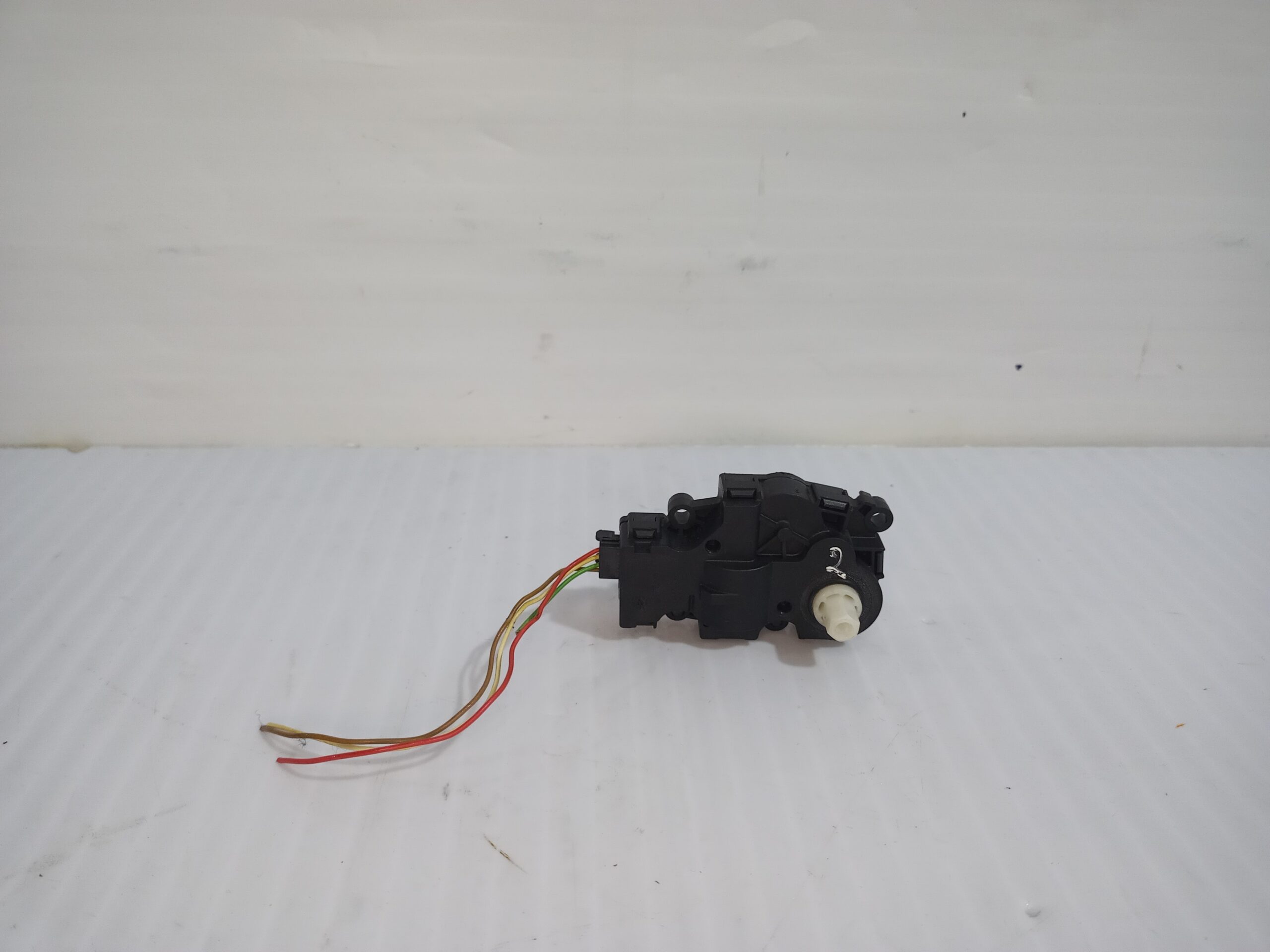 motor_apertura_trampilla_egp0031a_412650920_jaguar_e_pace_x540_2_0_d150_awd