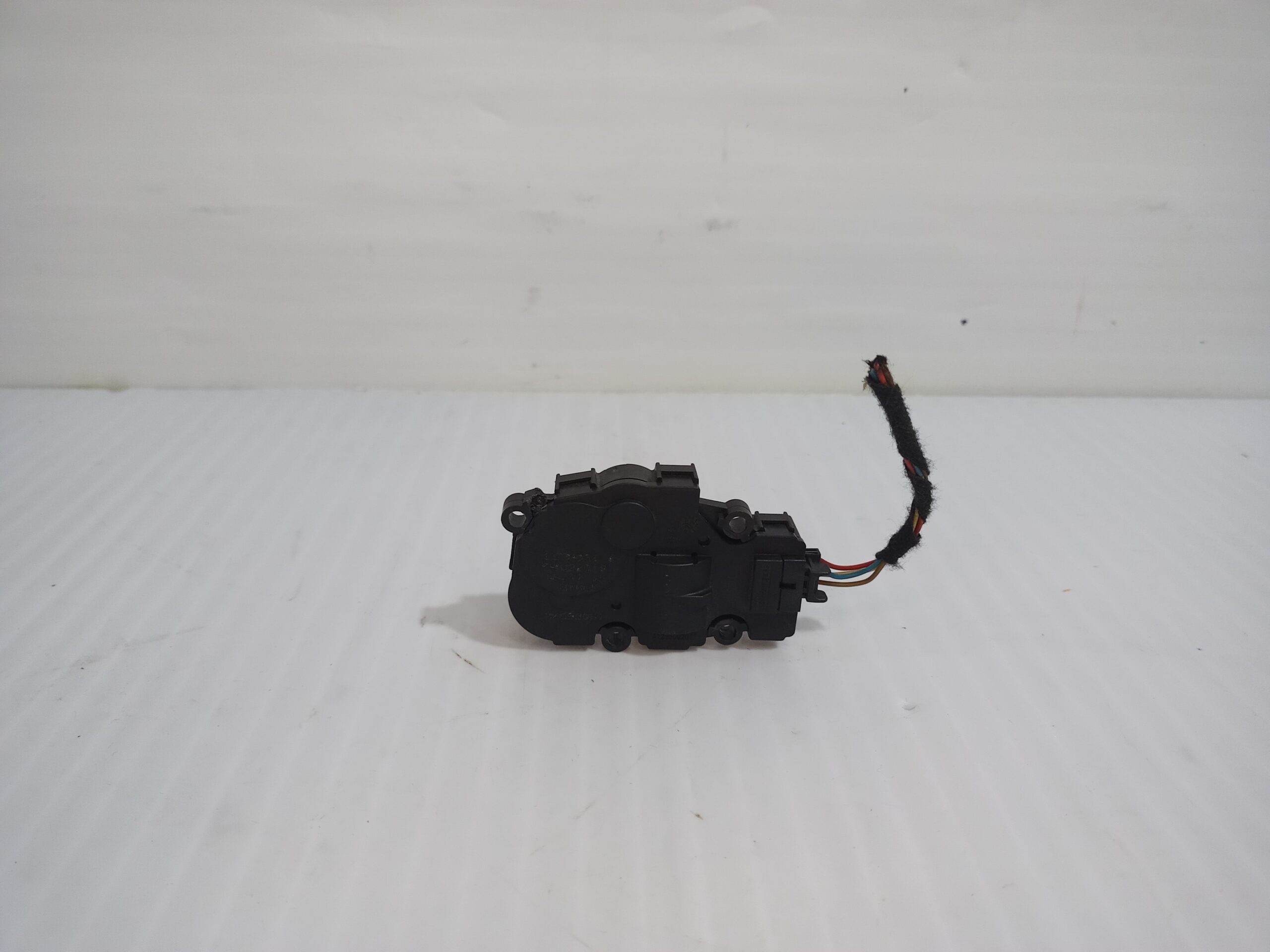 motor_apertura_trampilla_egp0031a_412650920_jaguar_e_pace_x540_2_0_d150_awd