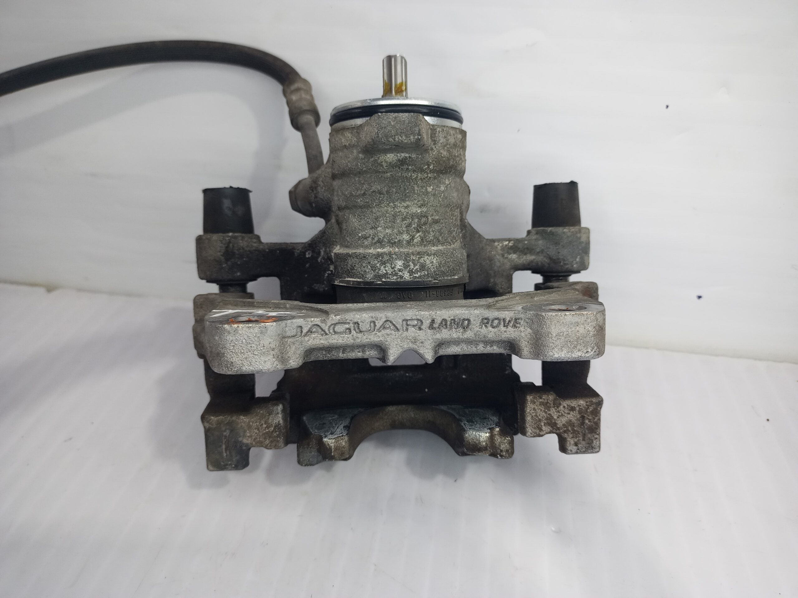 pinza_de_freno_trasera_izquierda_t2h7436_jaguar_e_pace_x540_2_0_d150_awd